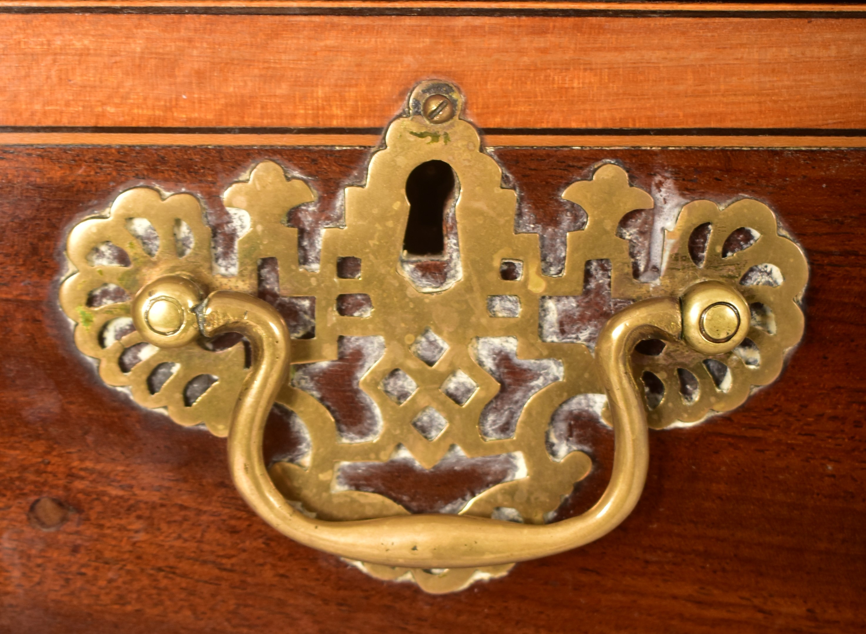 18TH CENTURY MAHOGANY BOW FRONT INLAID CHEST OF DRAWERS - Image 3 of 6