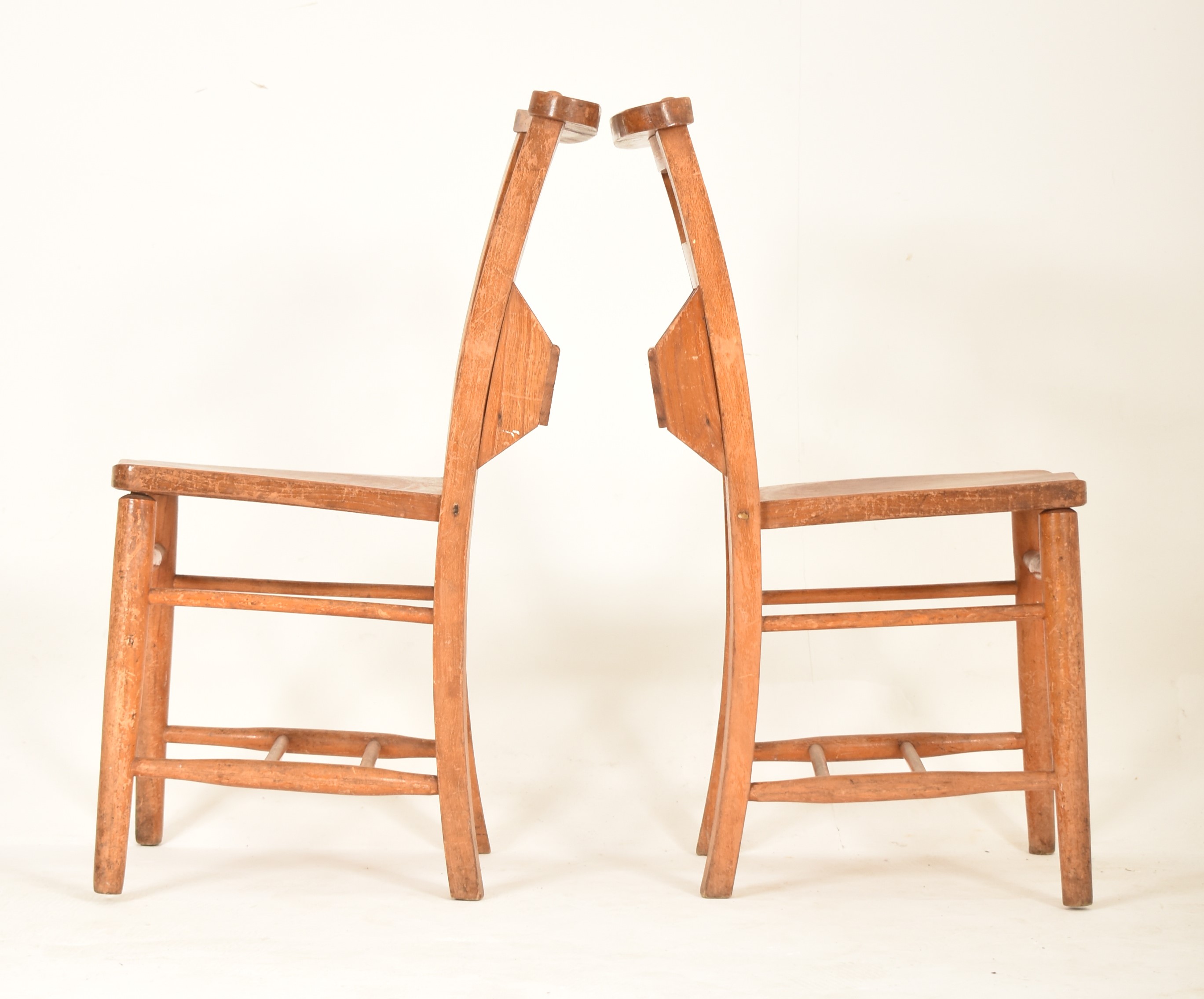 TWELVE VICTORIAN BEECH & ELM CHAPEL STYLE CHAIRS - Bild 5 aus 5