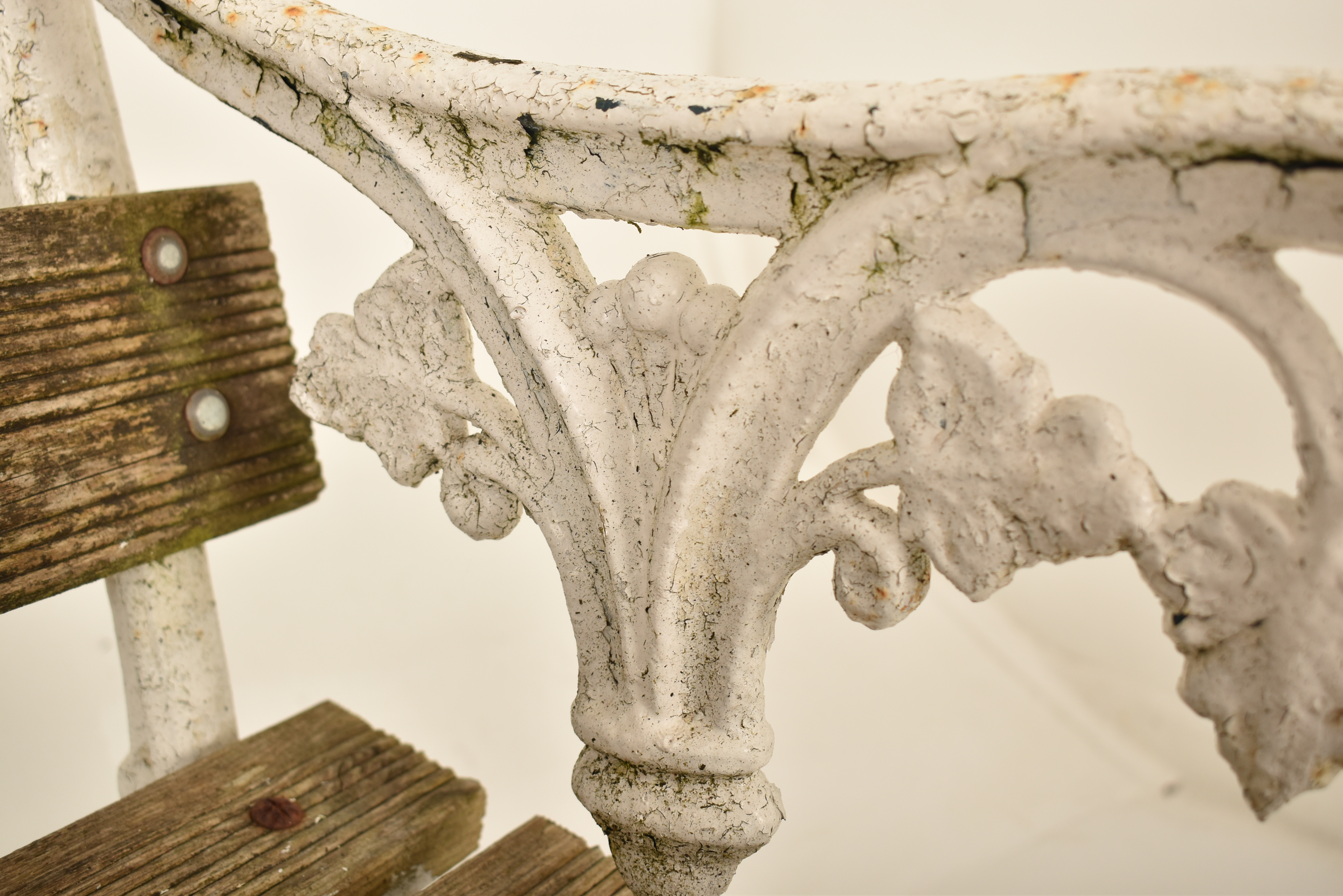 19TH CENTURY VICTORIAN CAST IRON GARDEN BENCH - Image 3 of 4