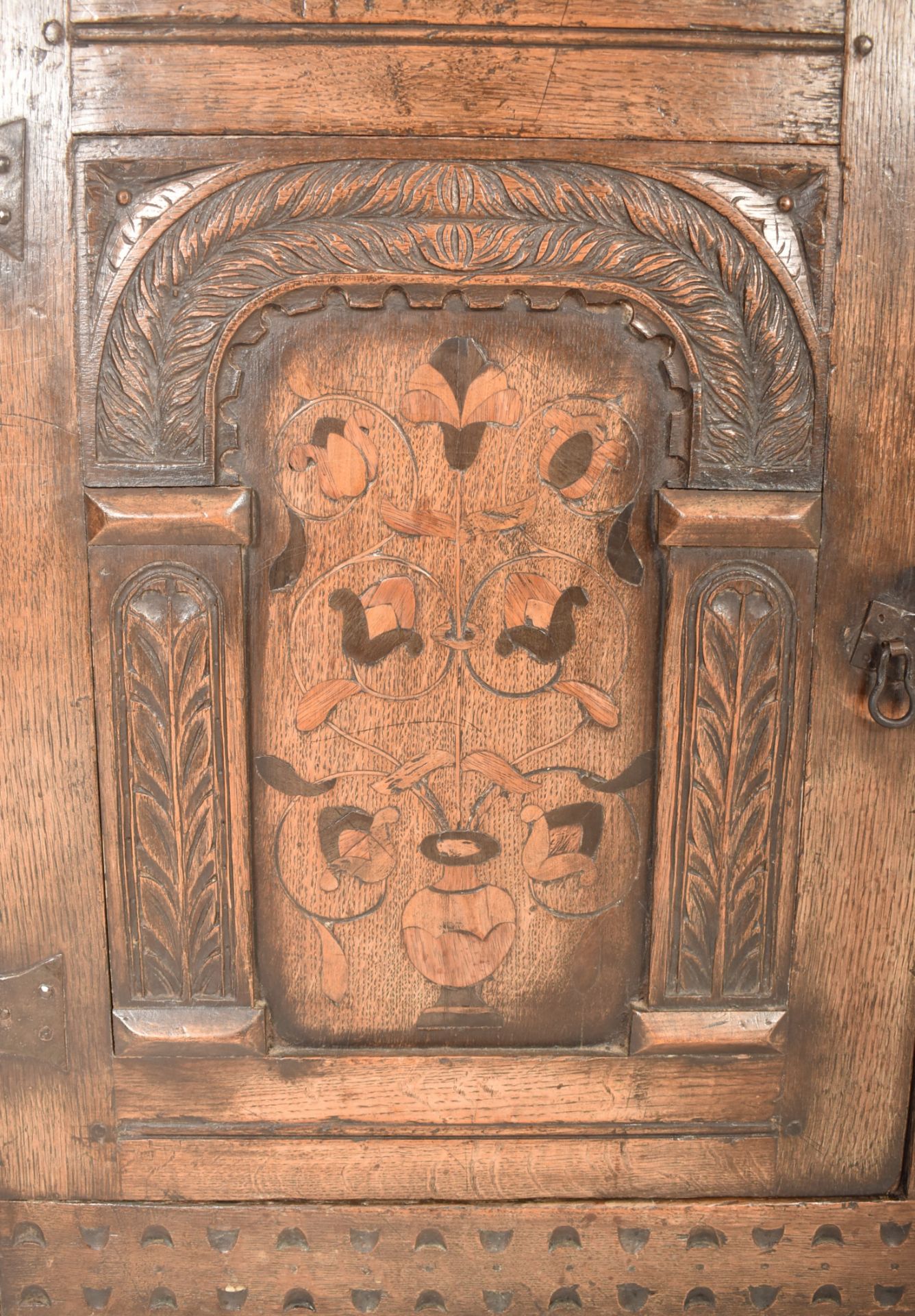 ELIZABETHAN STYLE 19TH CENTURY CARVED OAK COURT CUPBOARD - Image 5 of 7