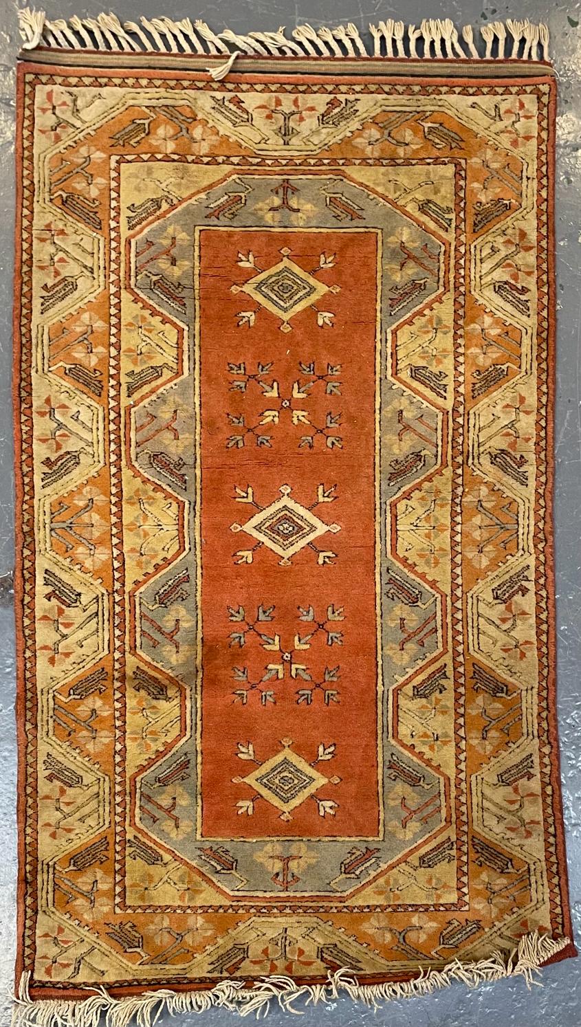 20TH CENTURY TURKISH MILAS MACHINE WOVEN WOOLEN RUG