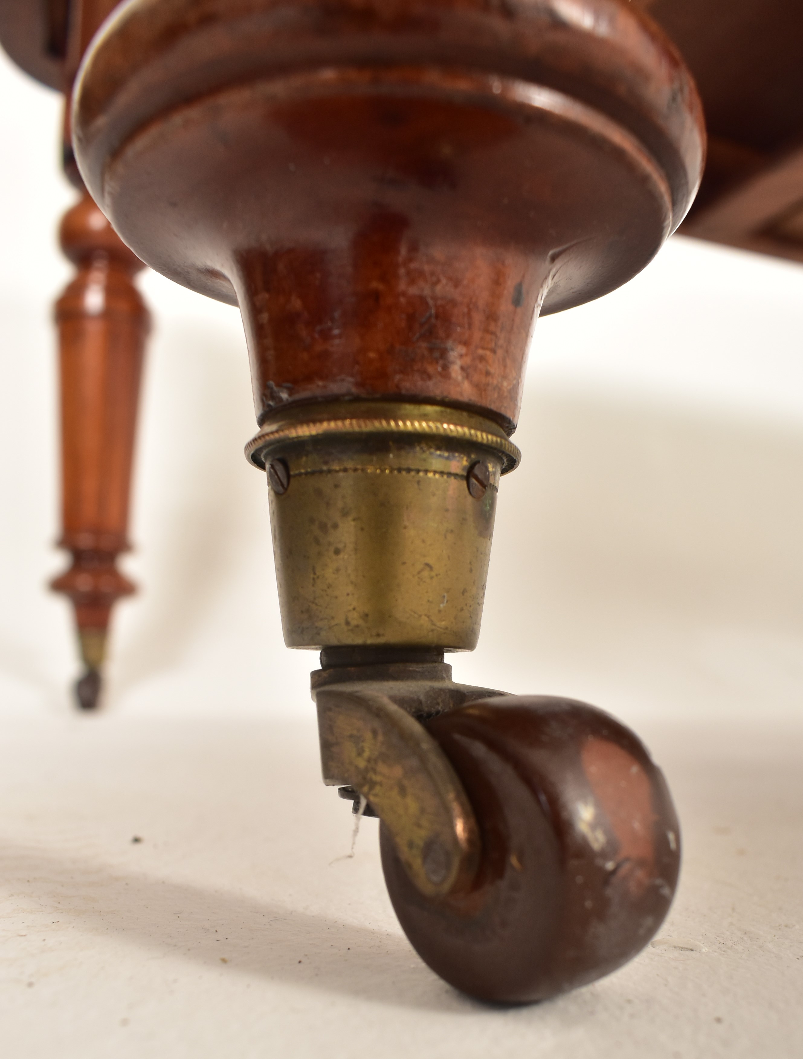 VICTORIAN MAHOGANY WIND OUT DINING TABLE & ROSEWOOD CHAIRS - Image 3 of 8