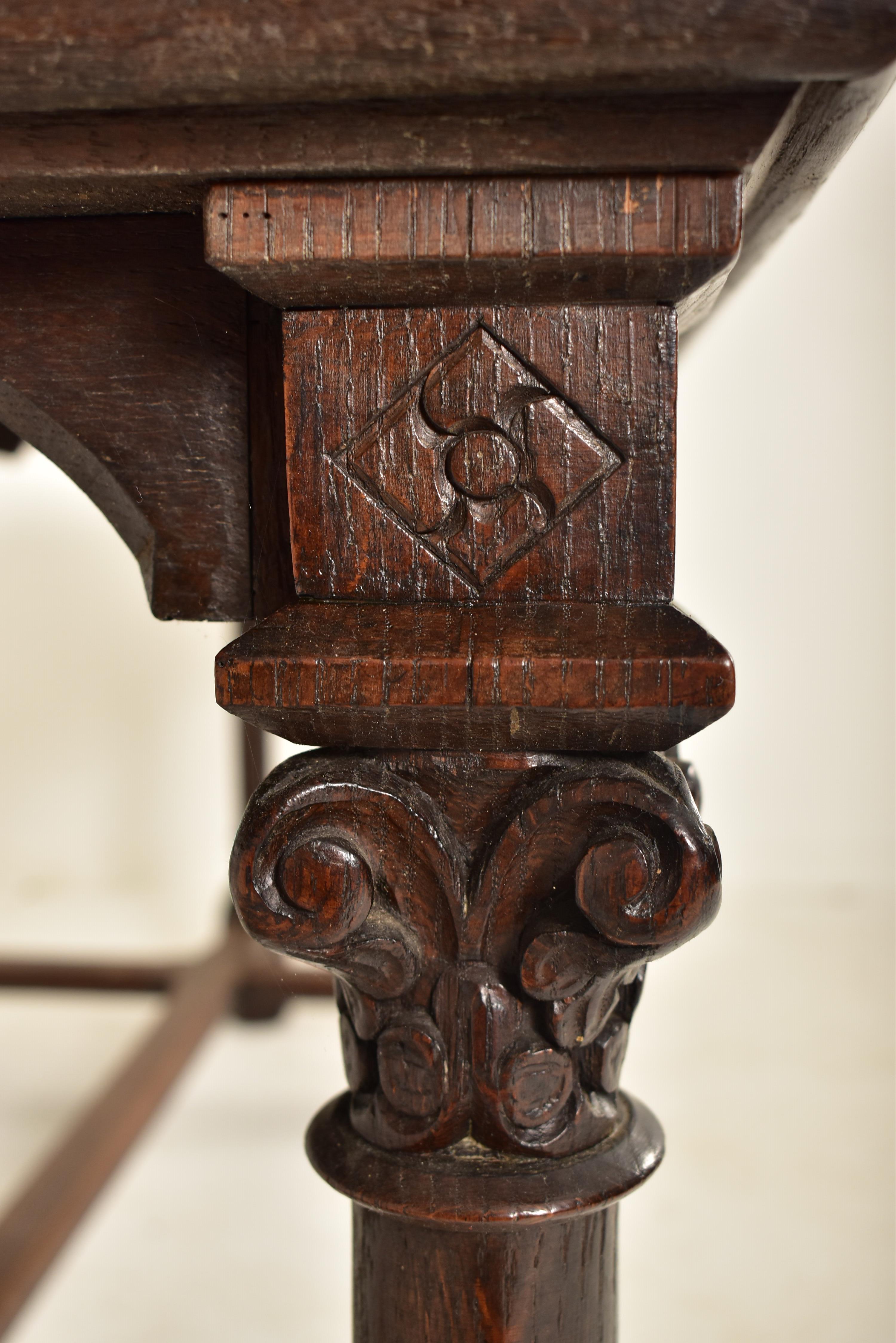 19TH CENTURY FRENCH OAK REFECTORY SHAPED DINING TABLE - Image 3 of 5