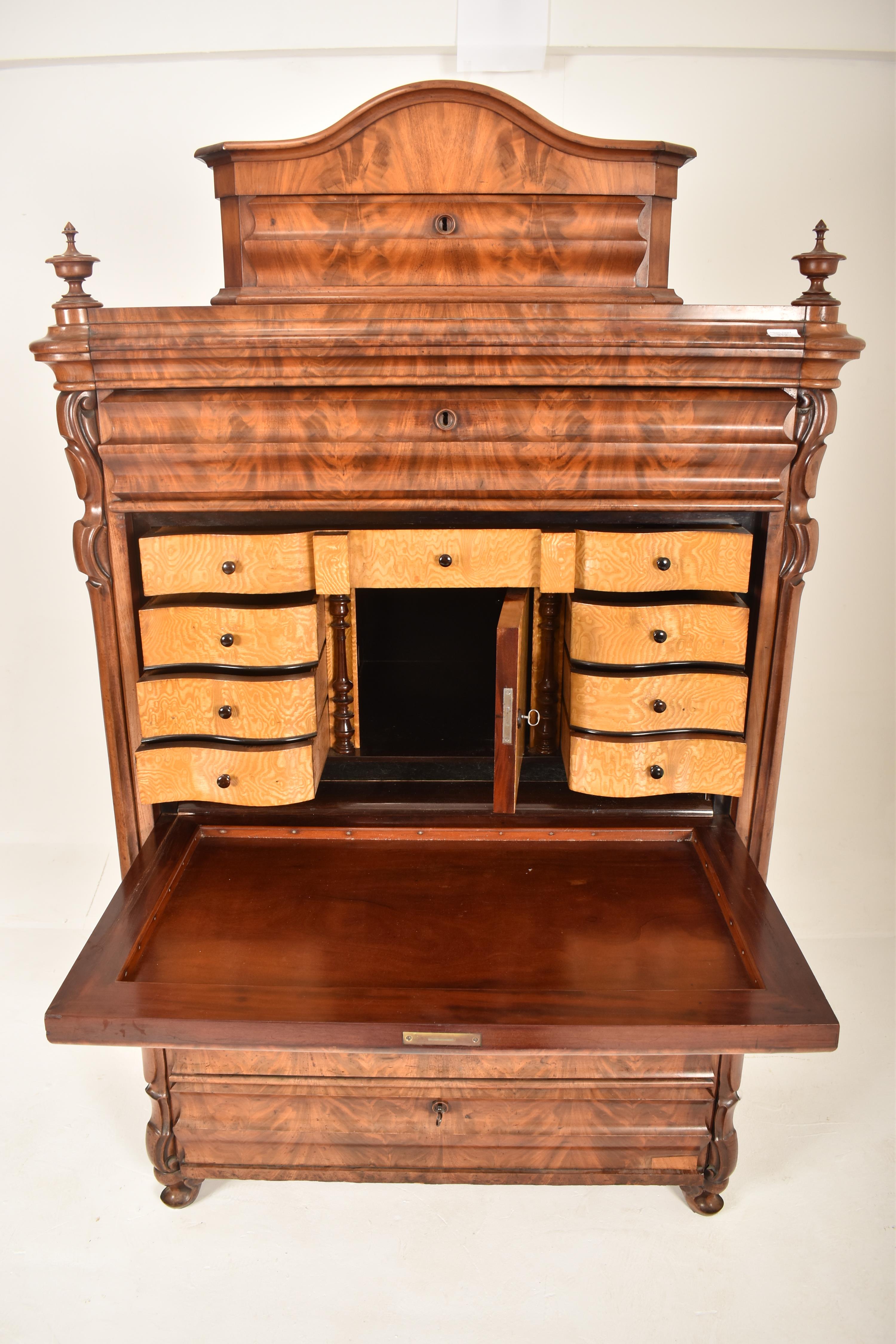 19TH CENTURY BIEDERMEIER WALNUT SECRETAIRE ABATTANT - Bild 4 aus 7