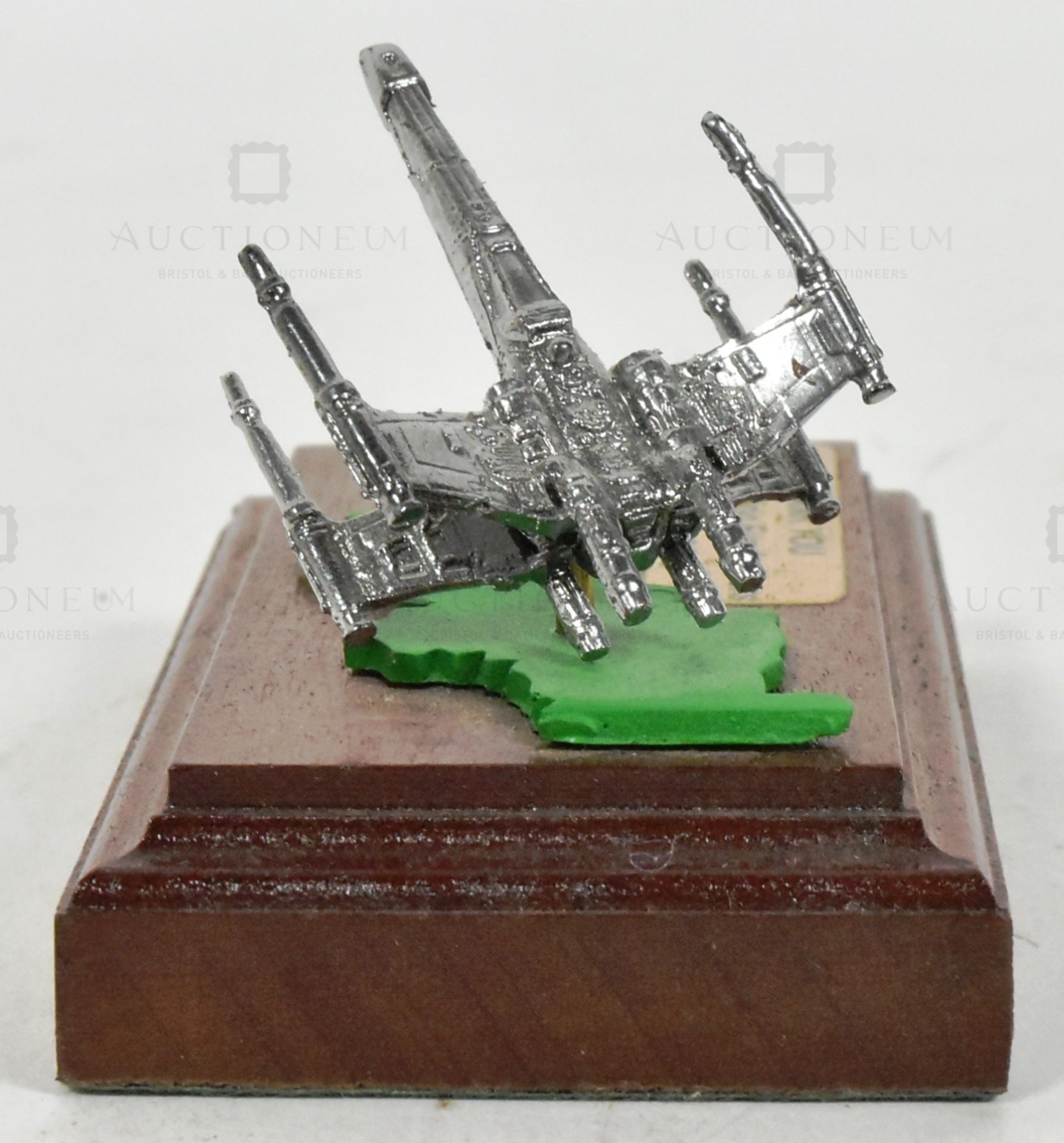 ESTATE OF JEREMY BULLOCH - EXE-WING FUNDRAISER TROPHY - Bild 3 aus 5