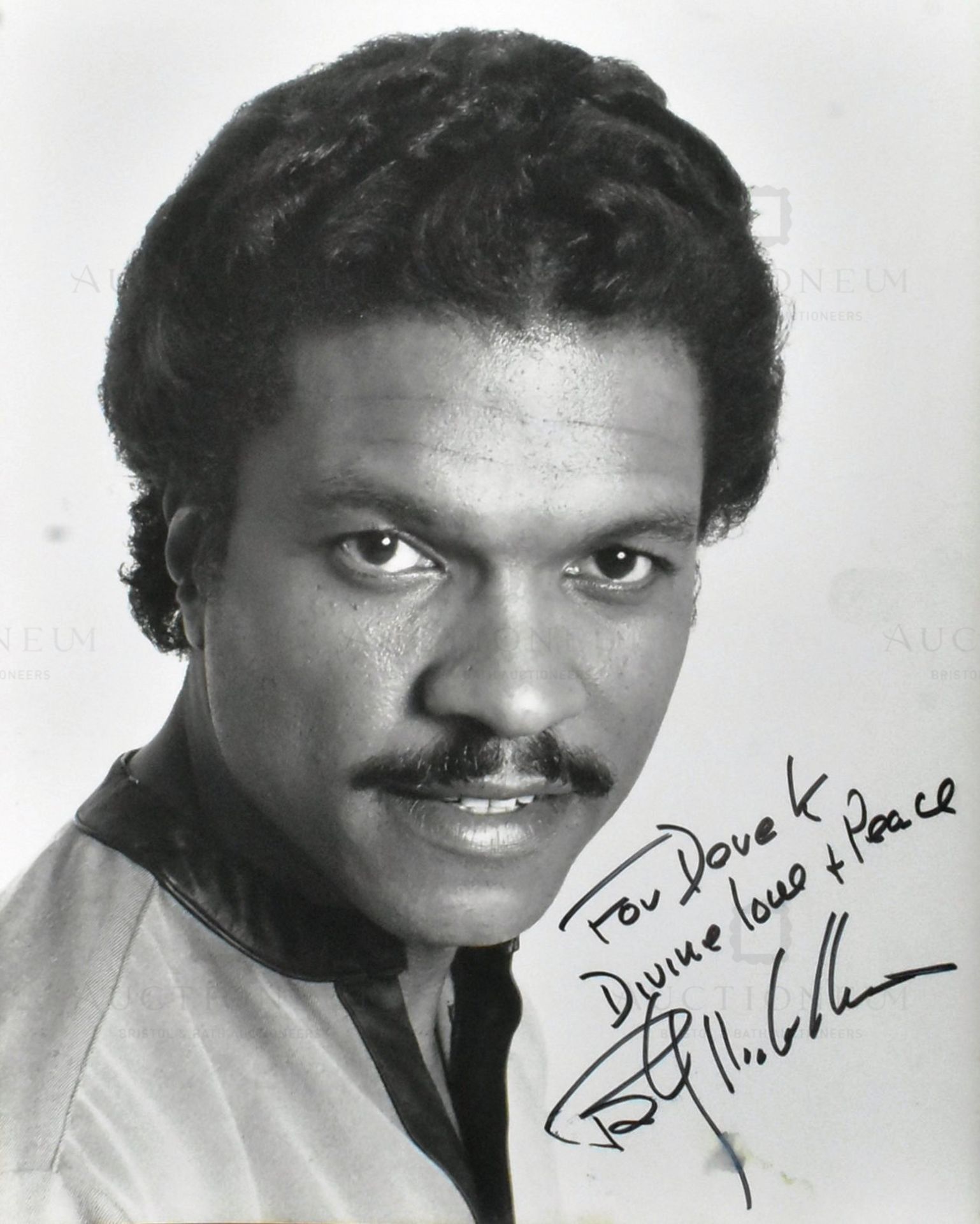 STAR WARS - BILLY DEE WILLIAMS - SIGNED PHOTO TO ASST. DIRECTOR