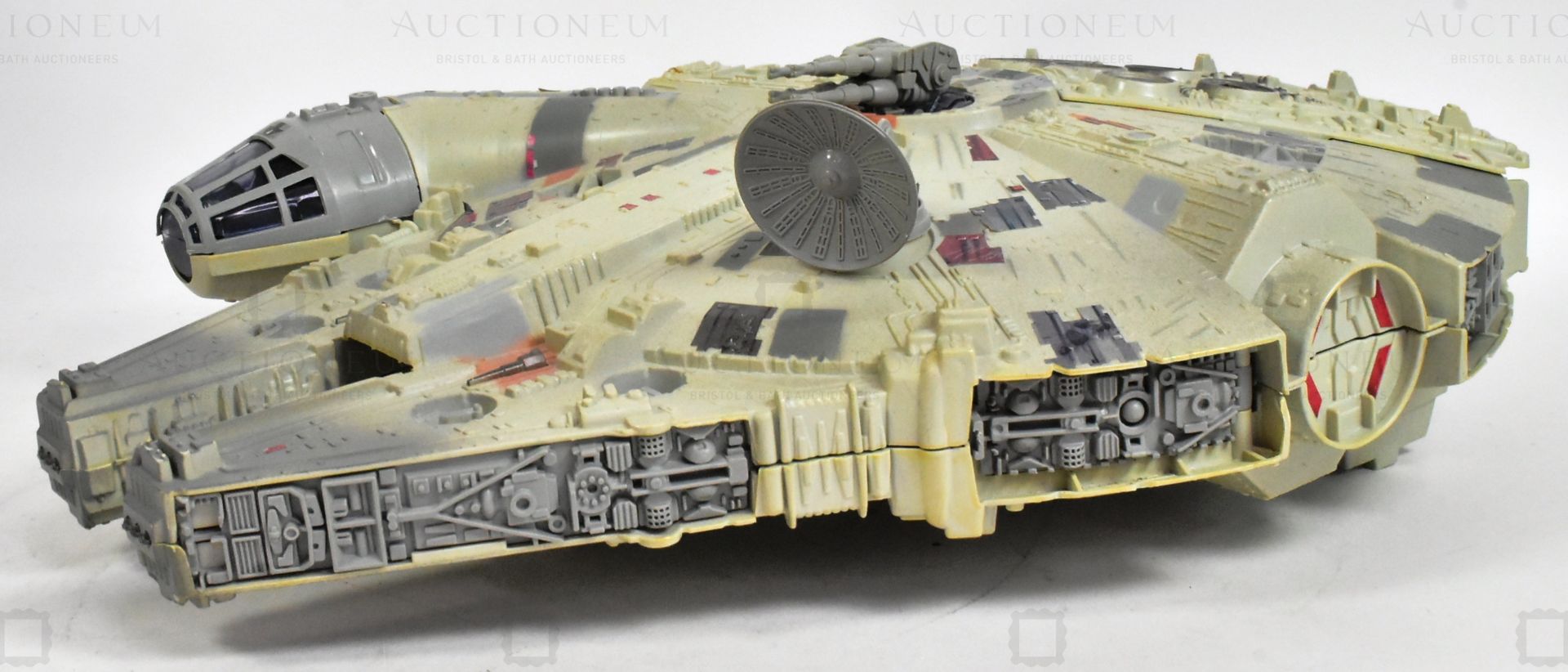 STAR WARS - 1995 KENNER ELECTRONIC MILLENNIUM FALCON - Image 2 of 6