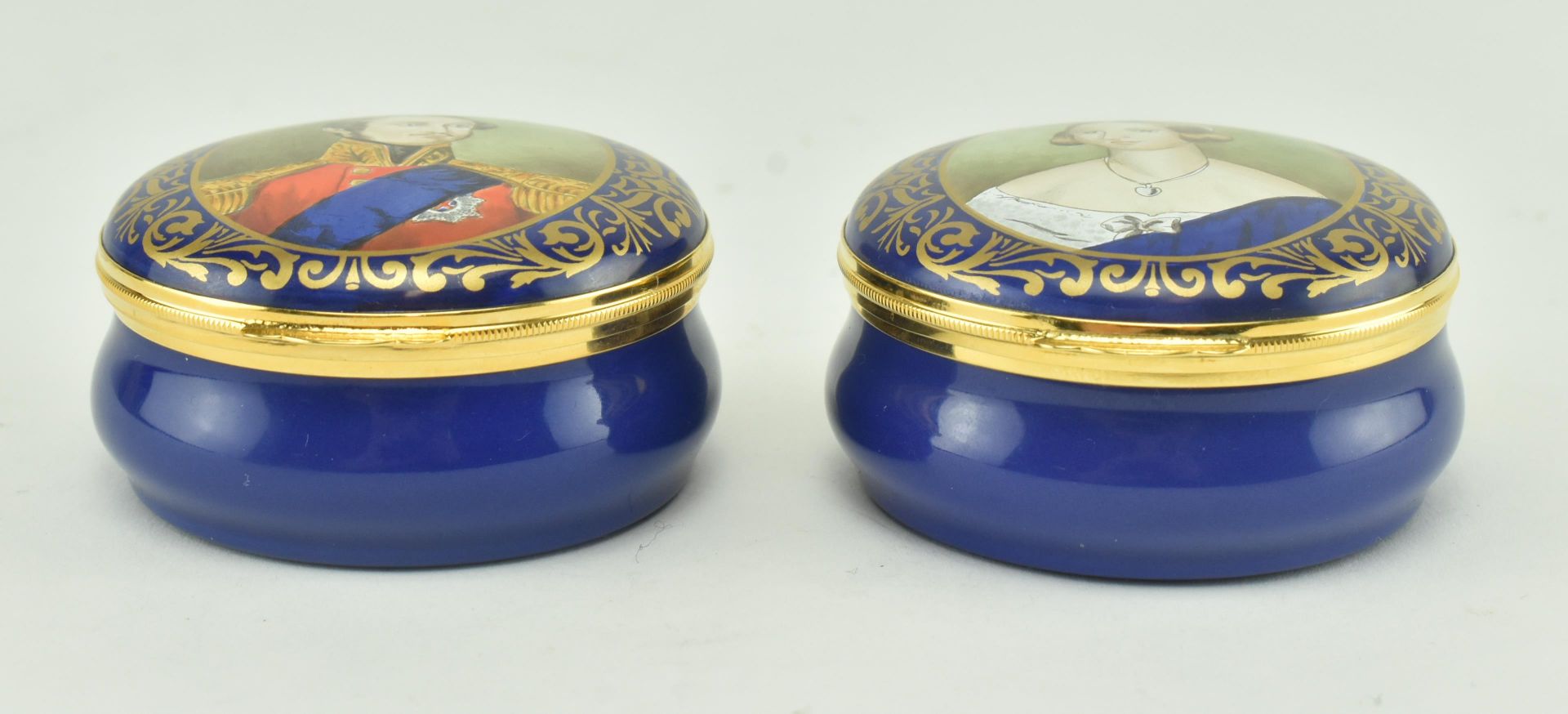 TWO ROYAL CROWN DERBY VICTORIA AND ALBERT ENAMEL BOXES - Image 2 of 8