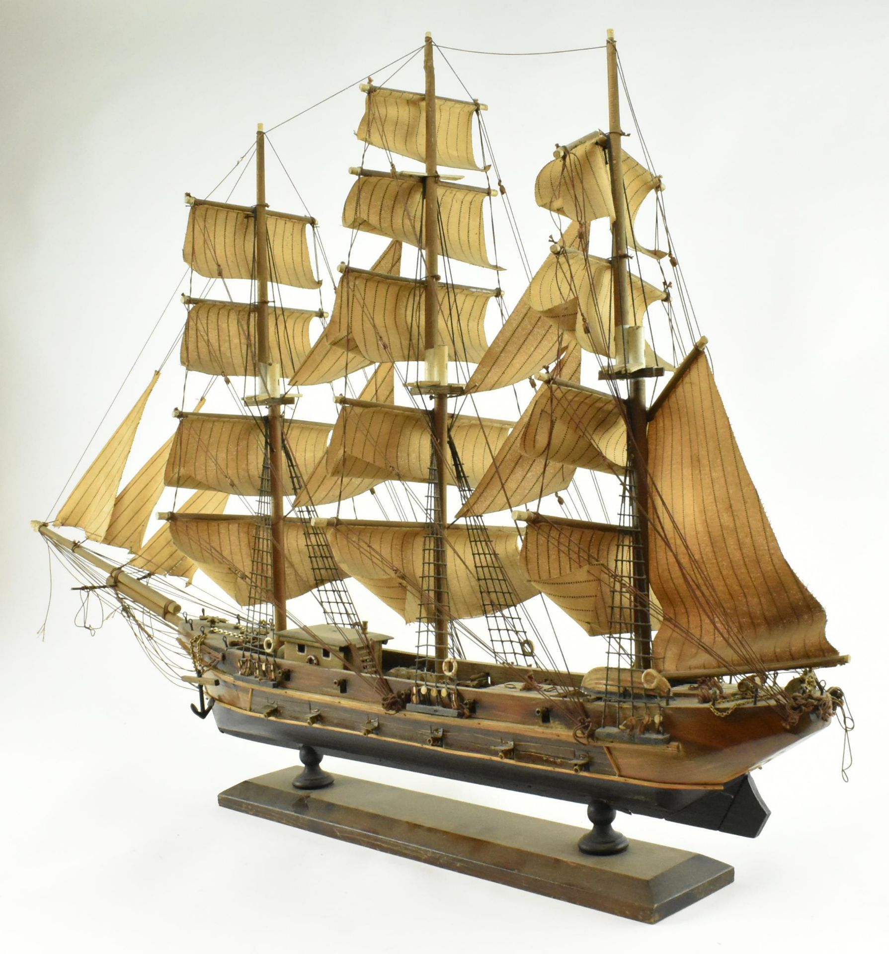 20TH CENTURY WOODEN MODEL SAILING SHIP, FRAGATA - Bild 5 aus 6