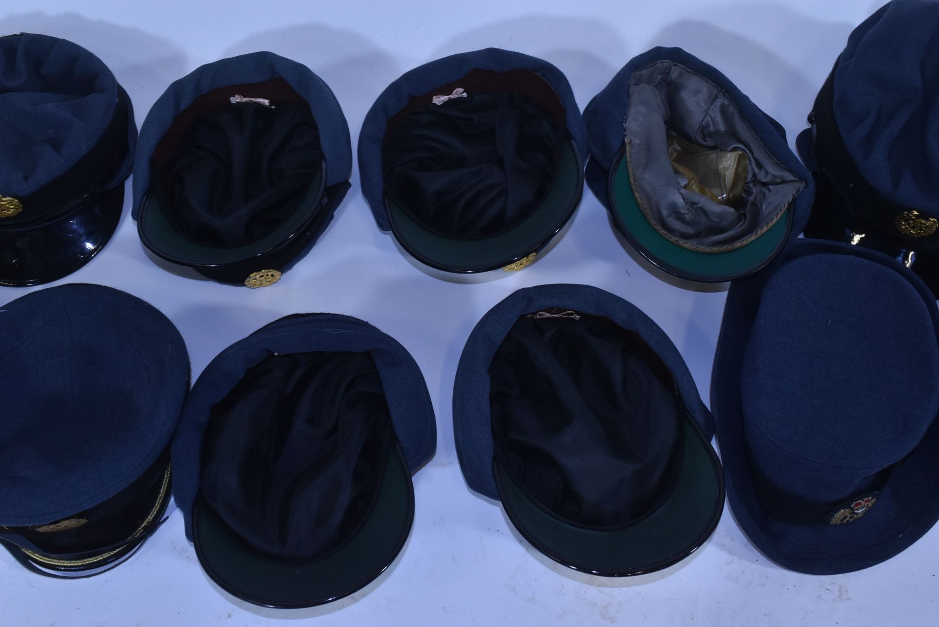 COLLECTION OF WOMENS AUXILIARY AIR FORCE UNIFORM CAPS - Bild 6 aus 6