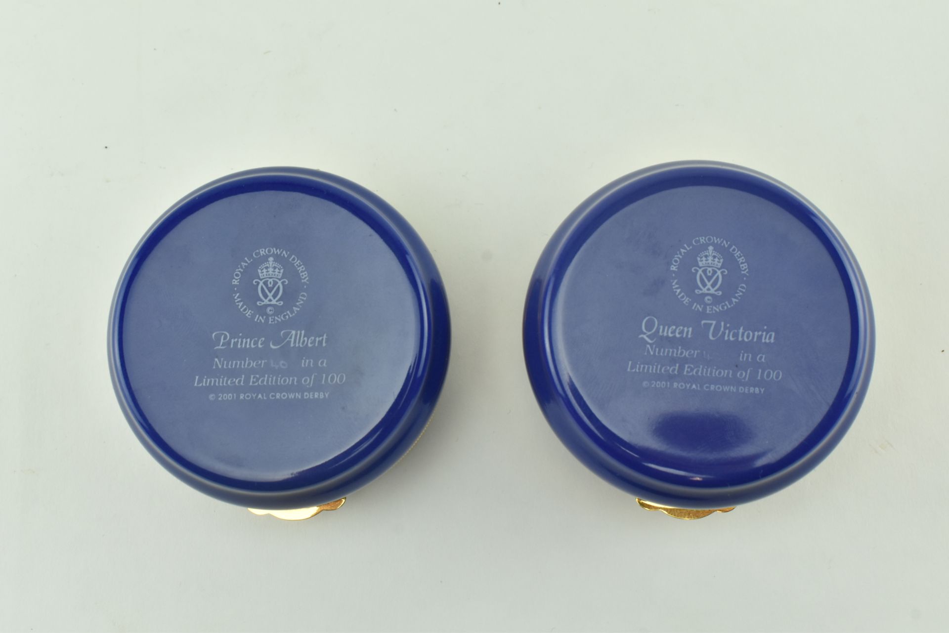 TWO ROYAL CROWN DERBY VICTORIA AND ALBERT ENAMEL BOXES - Image 7 of 8