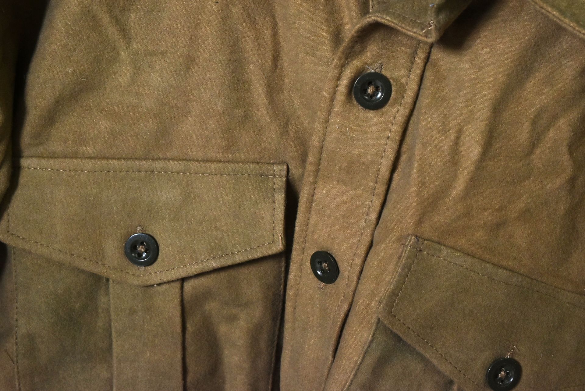 LARGE COLLECTION OF MILITARY STYLE KHAKI SHIRTS - Bild 5 aus 5