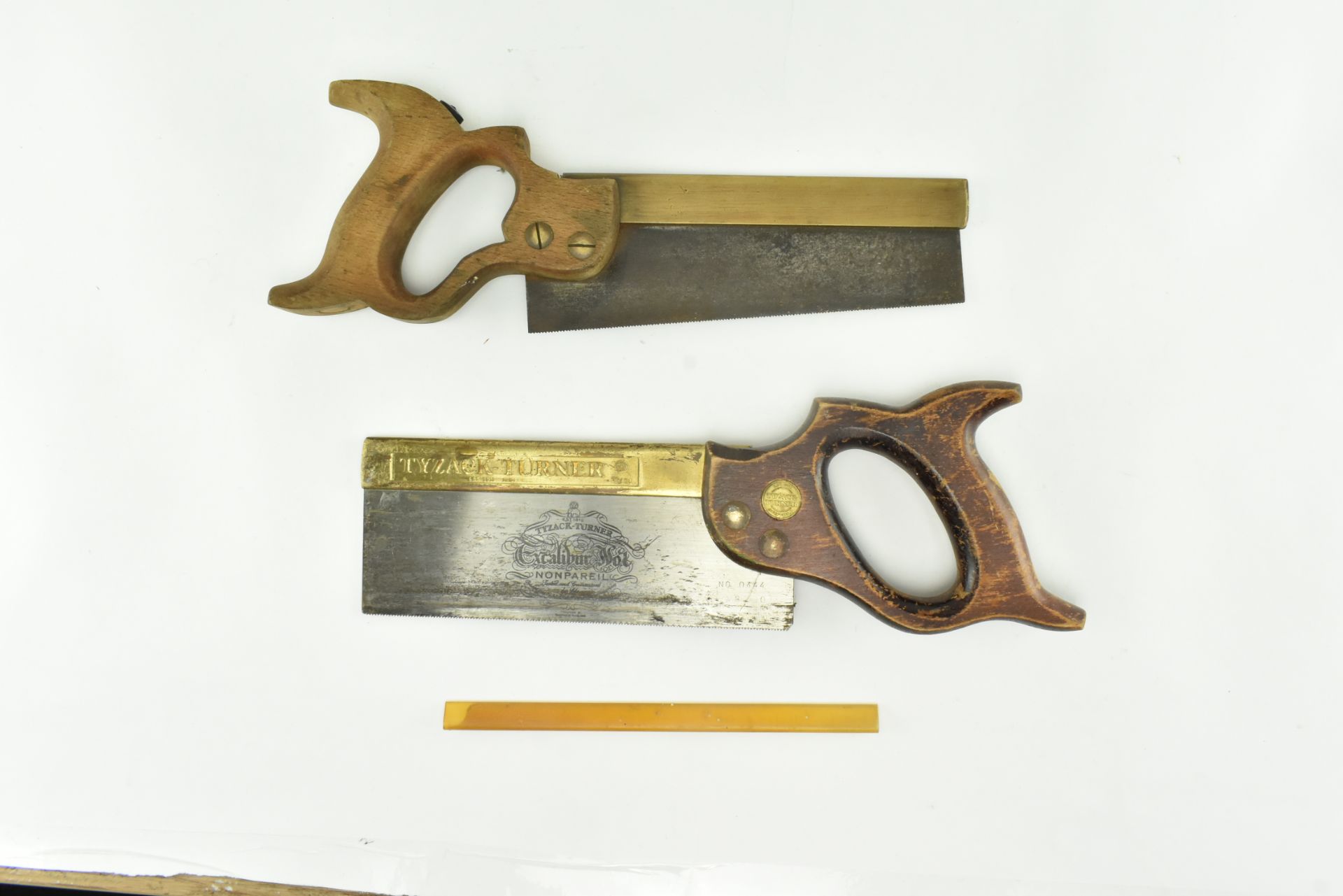 THREE VINTAGE WOODWORKING SAWS - Image 5 of 7