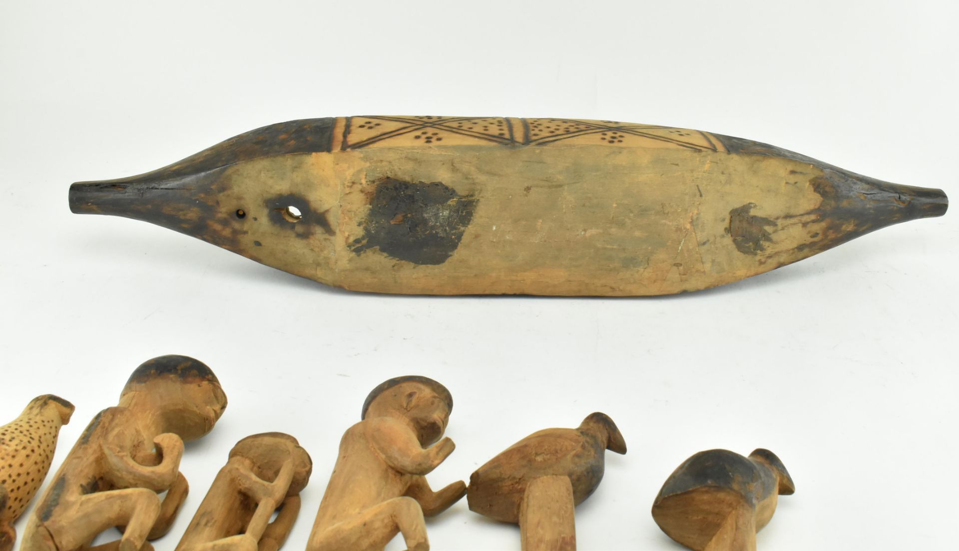 AFRICAN TRIBAL CARVED WOODEN SHIP WITH PEG SAILORS - Image 6 of 7