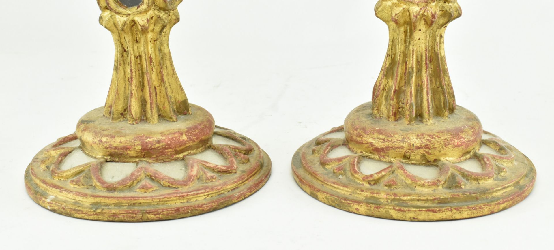 TWO INDIAN STYLE MIRRORED AND GILT WOOD CANDLESTICK HOLDERS - Bild 5 aus 7