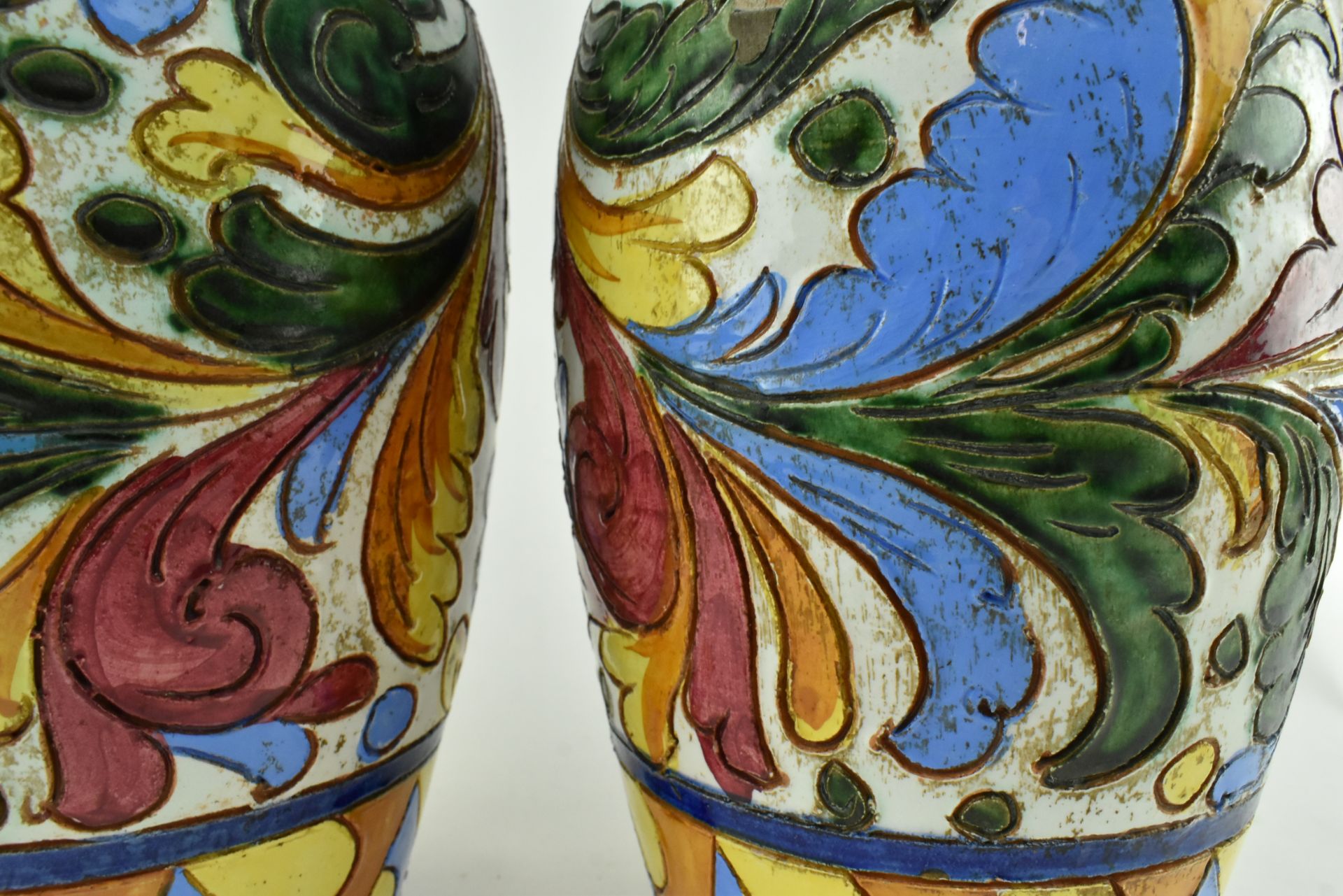 PAIR OF MID CENTURY ITALIAN MAJOLICA EWERS - Bild 3 aus 5