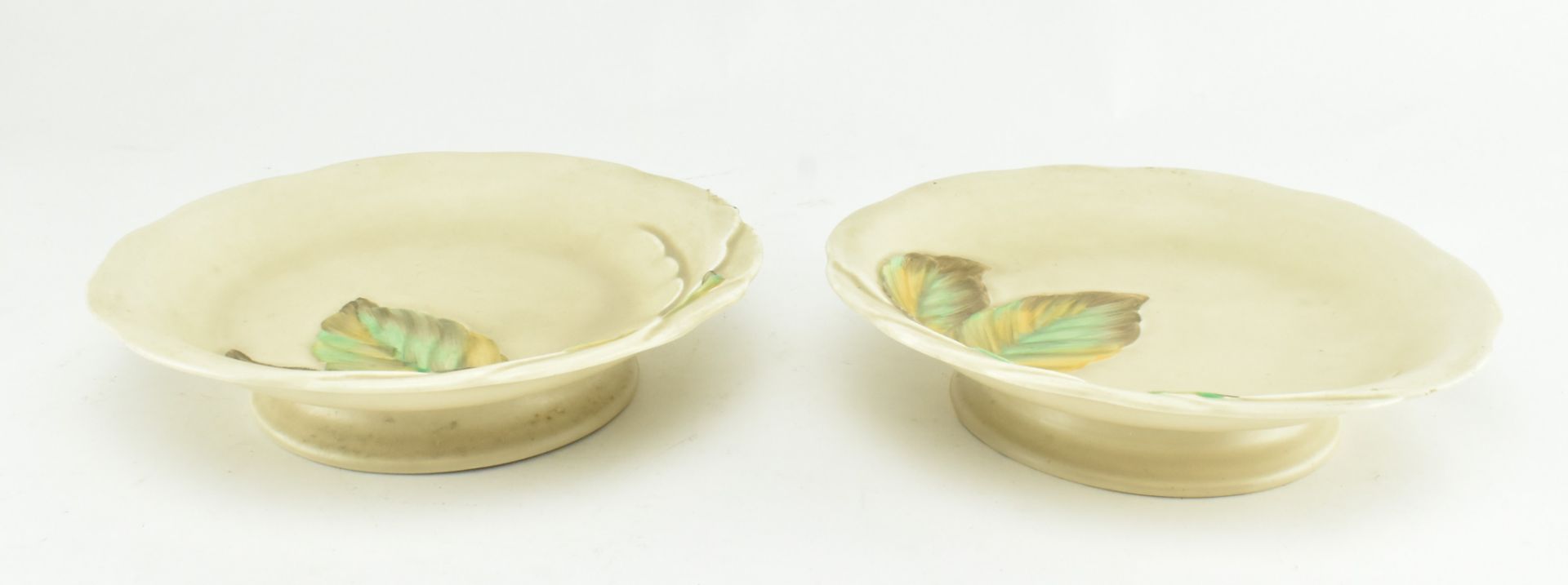 CLARICE CLIFF - PAIR OF 1930S AUTUMN LEAF PLATES FOR WILKINSONS - Bild 4 aus 6