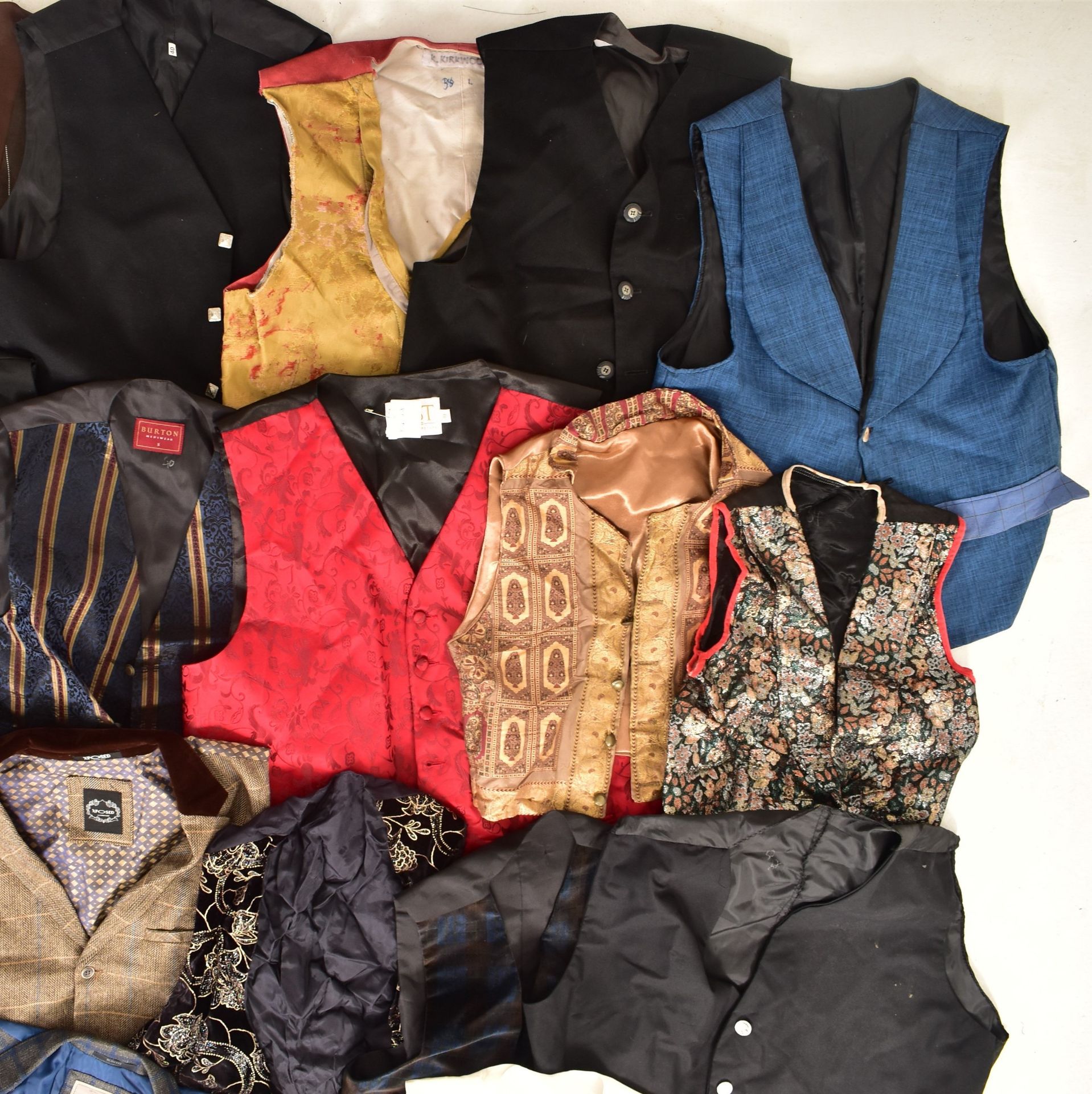 LARGE COLLECTION OF VINTAGE THEATRE & FANCY DRESS WAISTCOATS - Image 4 of 5