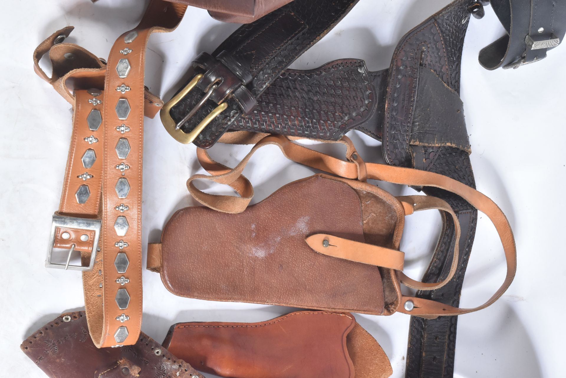 COLLECTION OF ASSORTED LEATHER GUN HOLSTERS - Image 3 of 5