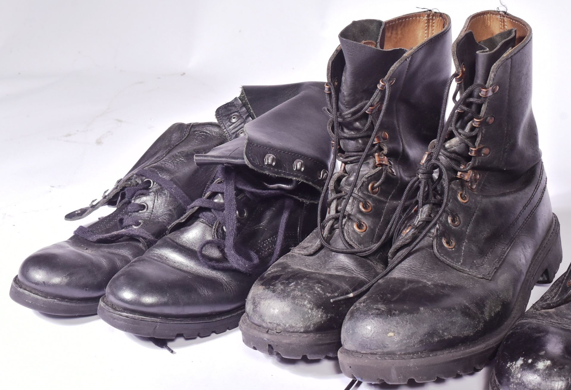 COLLECTION OF X6 HEAVY DUTY LEATHER MILITARY STYLE BOOTS - Image 2 of 6