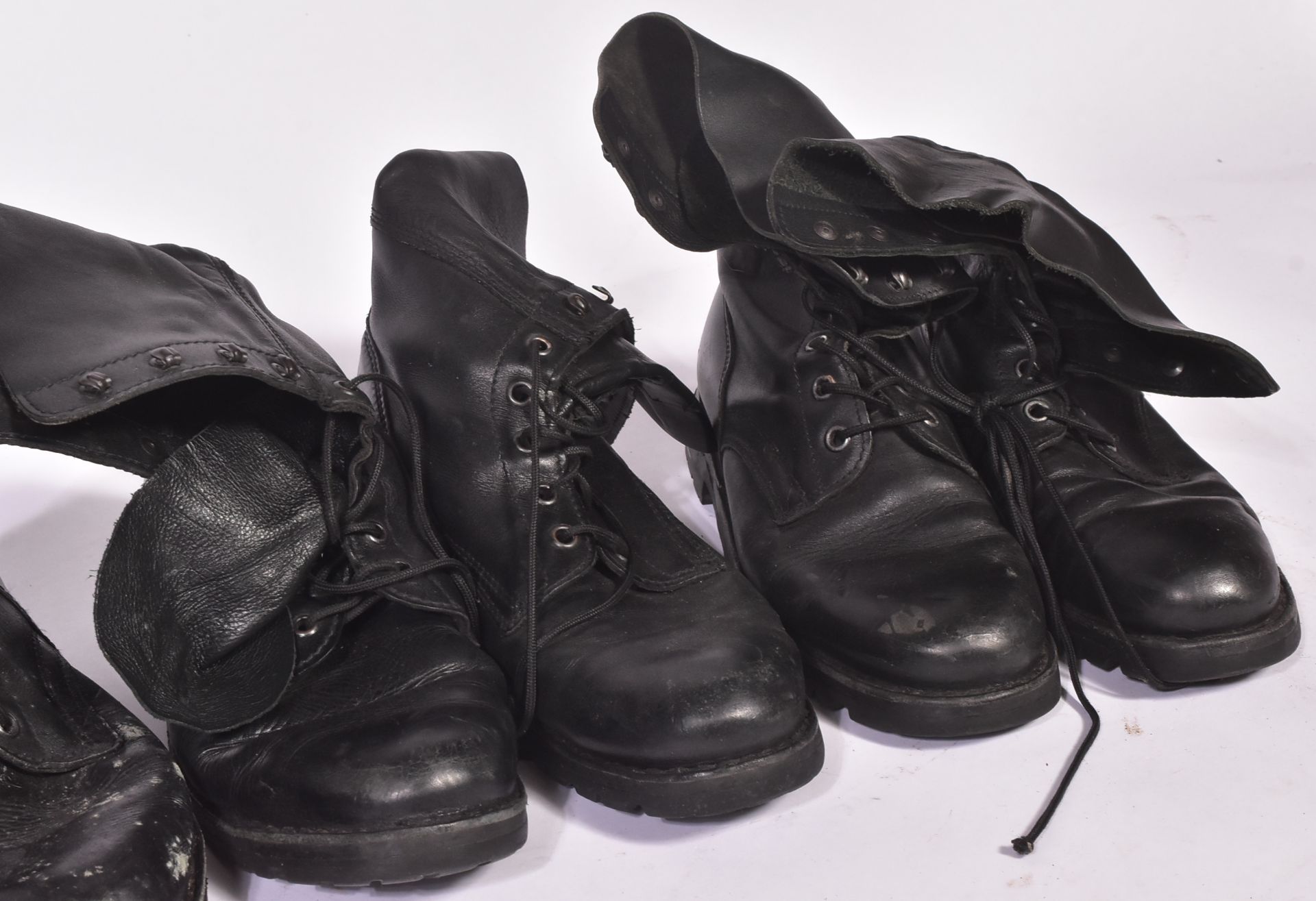 COLLECTION OF X6 HEAVY DUTY LEATHER MILITARY STYLE BOOTS - Image 4 of 6