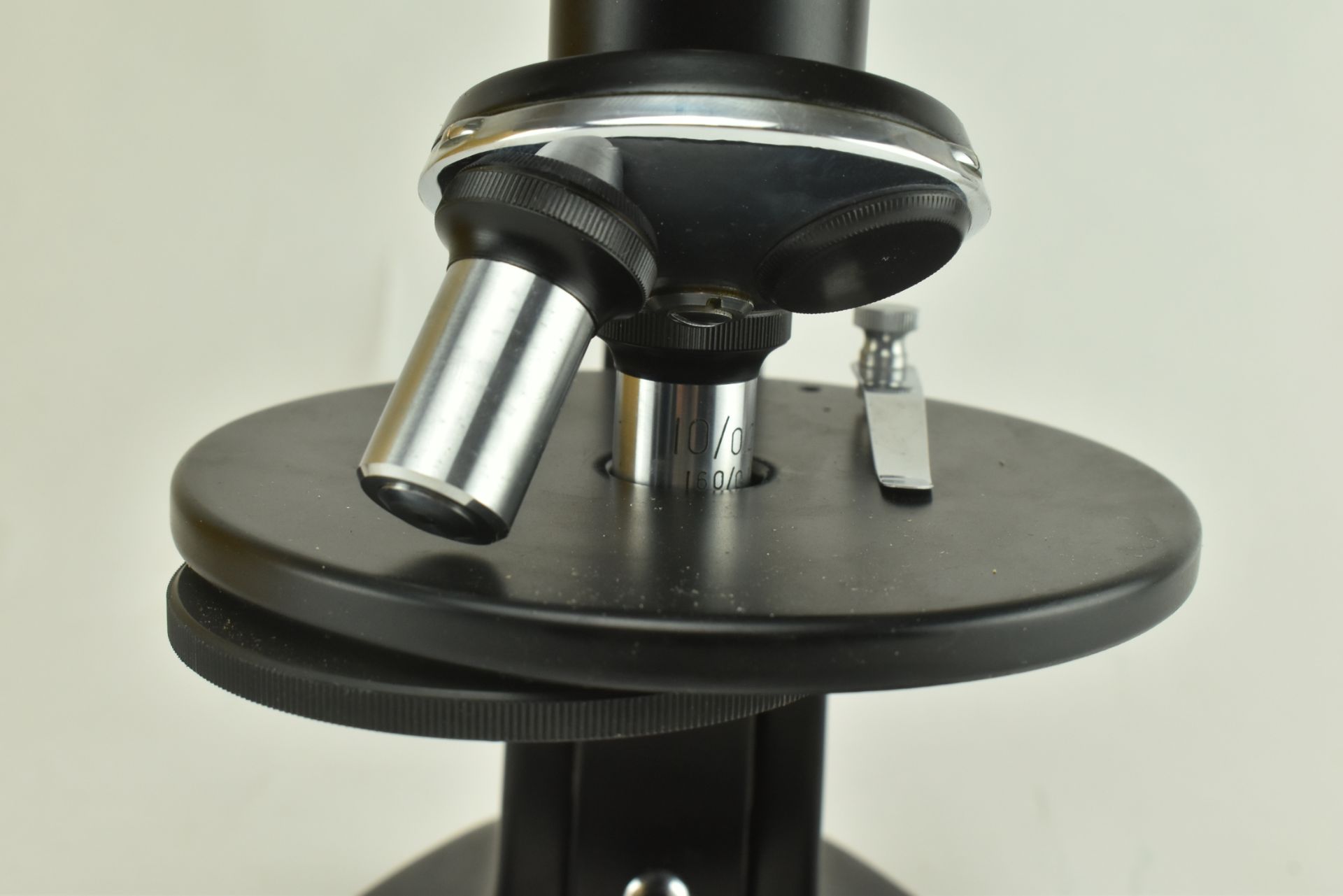 20TH CENTURY BIOMICROSCOPE XSC-04 CASED MICROSCOPE - Bild 4 aus 14