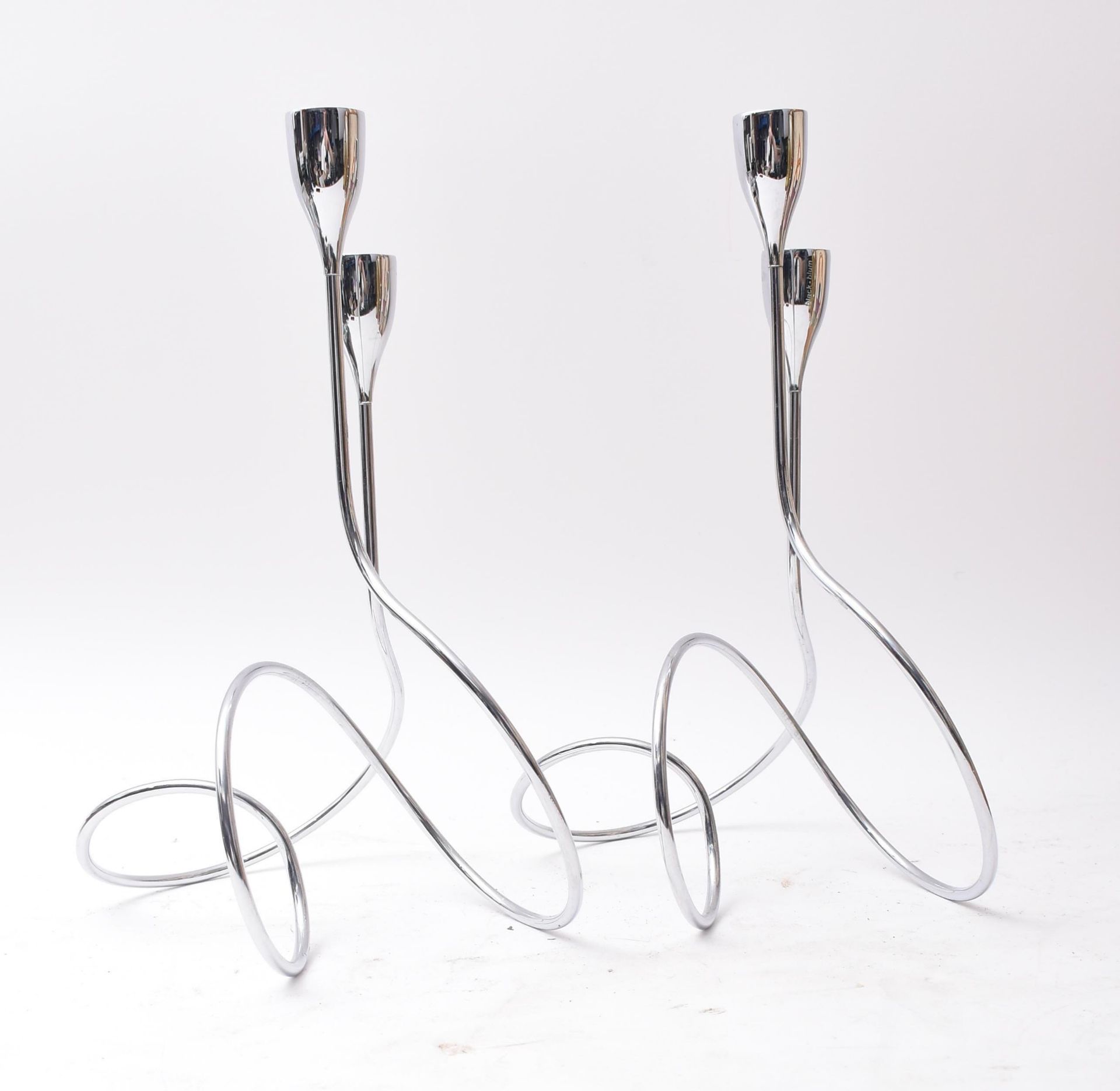 PAIR CONTEMPORARY BLACK + BLUM ' LOOP ' CHROME CANDELABRAS - Bild 2 aus 3