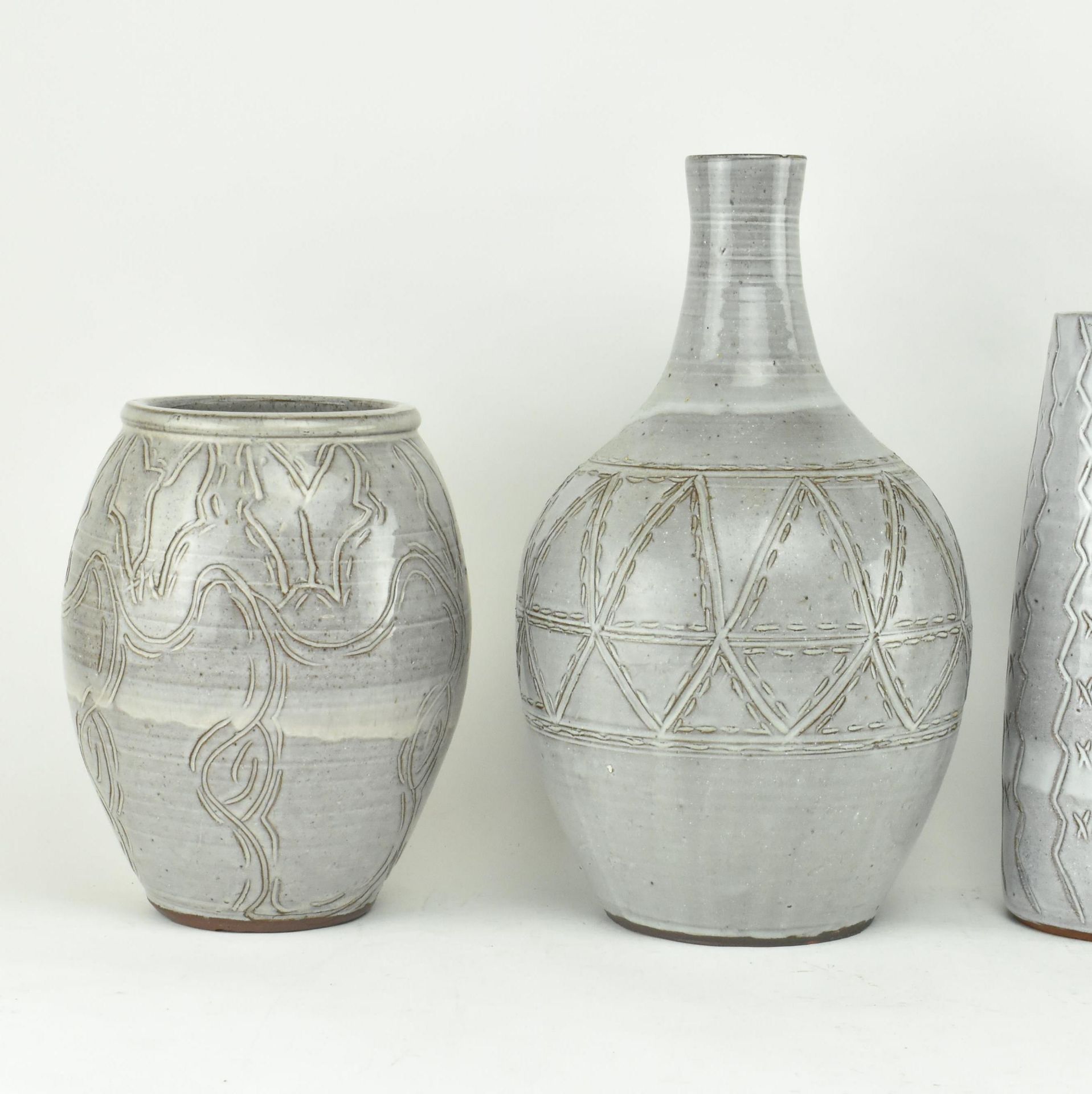 FIVE PIECES OF SLIPWARE STUDIO POTTERY IN GREY GLAZE - Image 2 of 8