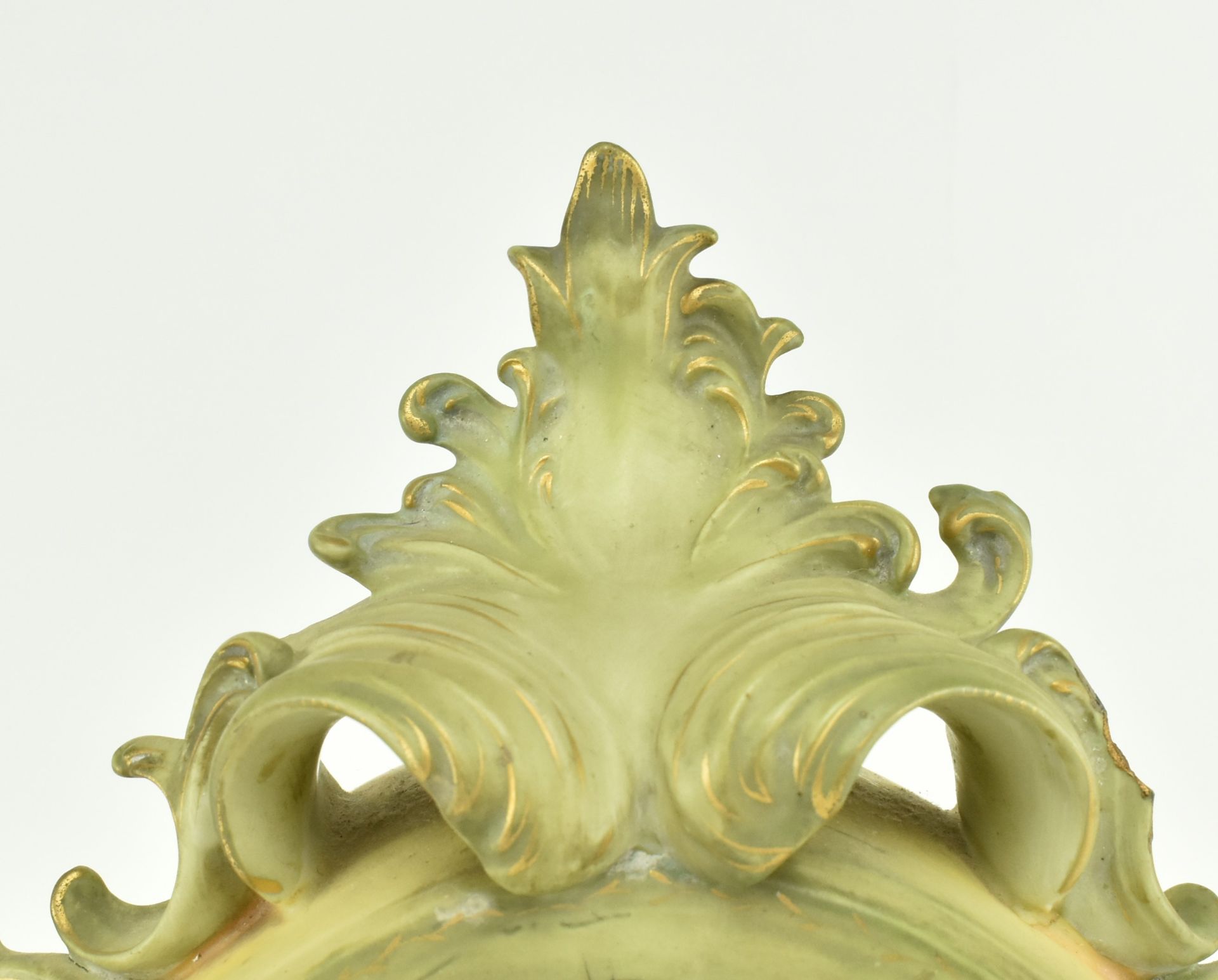 19TH CENTURY CONTINENTAL BISQUE PORCELAIN MANTLE CLOCK - Image 3 of 10