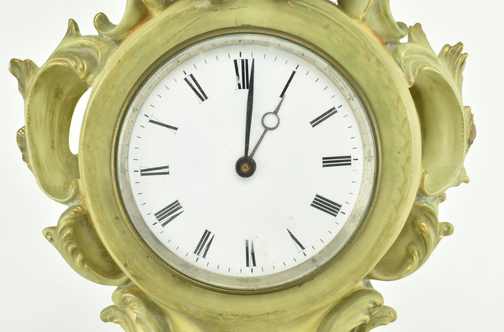 19TH CENTURY CONTINENTAL BISQUE PORCELAIN MANTLE CLOCK - Image 4 of 10