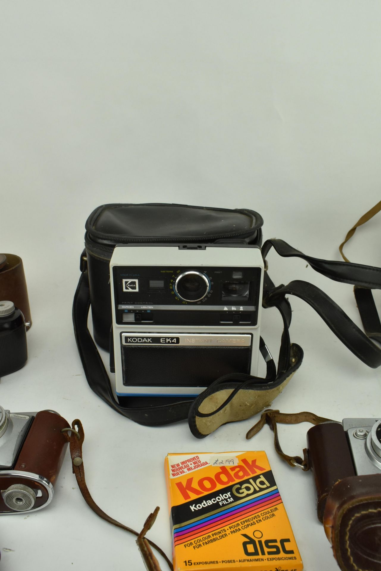 COLLECTION OF VINTAGE MID CENTURY CAMERAS & ACCESSORIES - Bild 4 aus 8