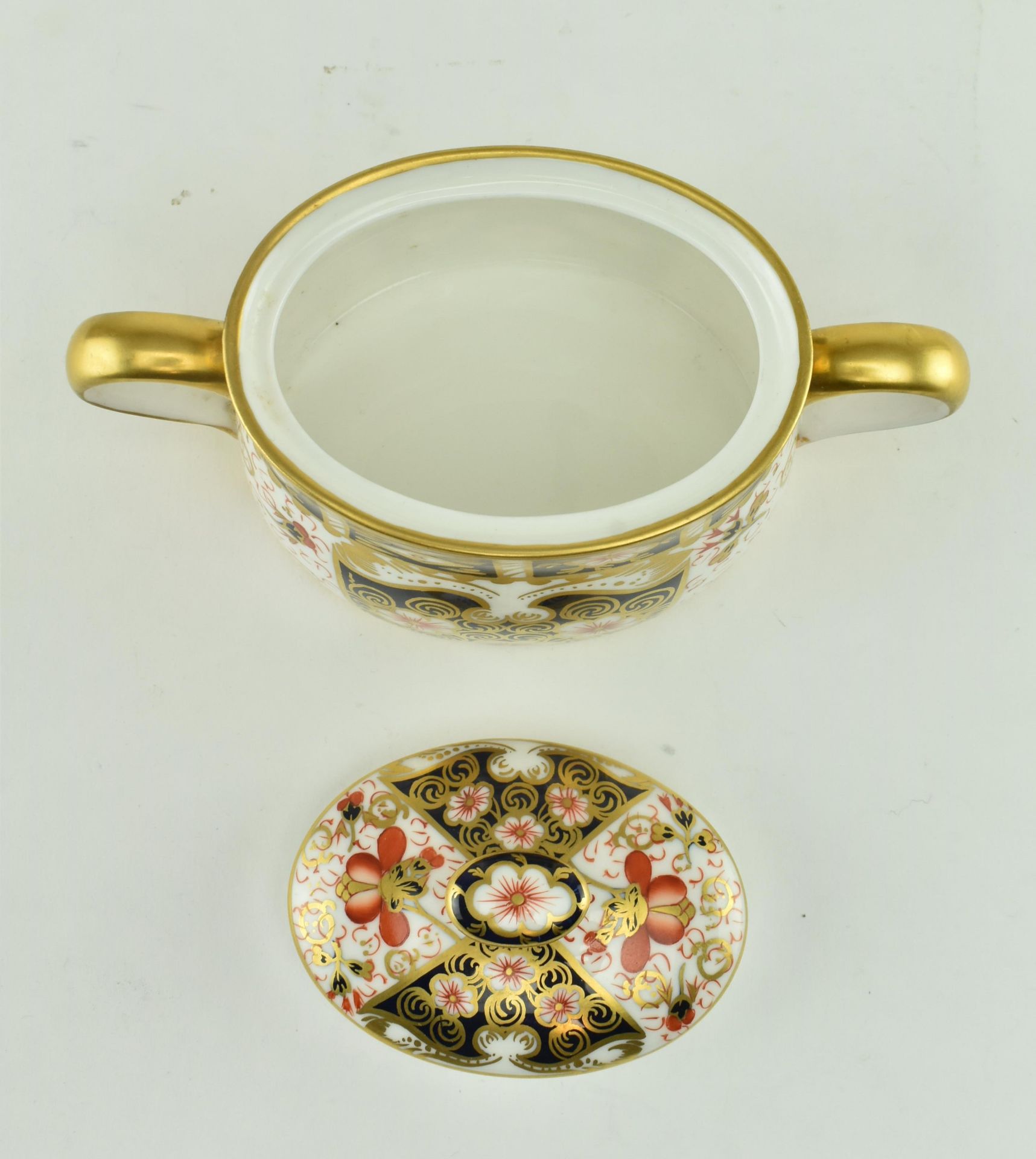 A COLLECTION OF FIVE ROYAL CROWN DERBY FINE BONE CHINA ITEMS - Image 10 of 11