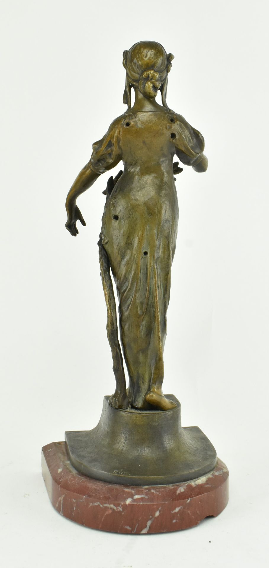 ANDOR RUFF - BRONZE FIGURINE OF A LADY WITH HOLLIES - Bild 3 aus 7