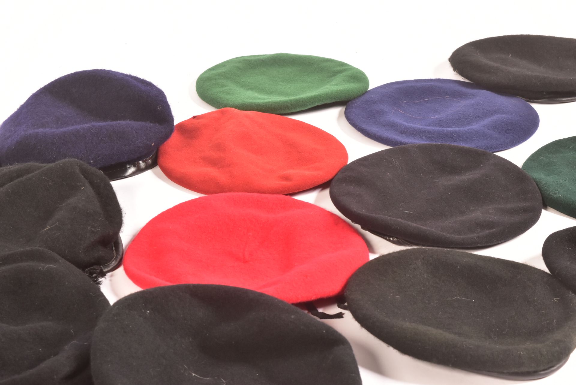 COLLECTION OF ASSORTED UNBADGED MILITARY BERETS - Image 3 of 6