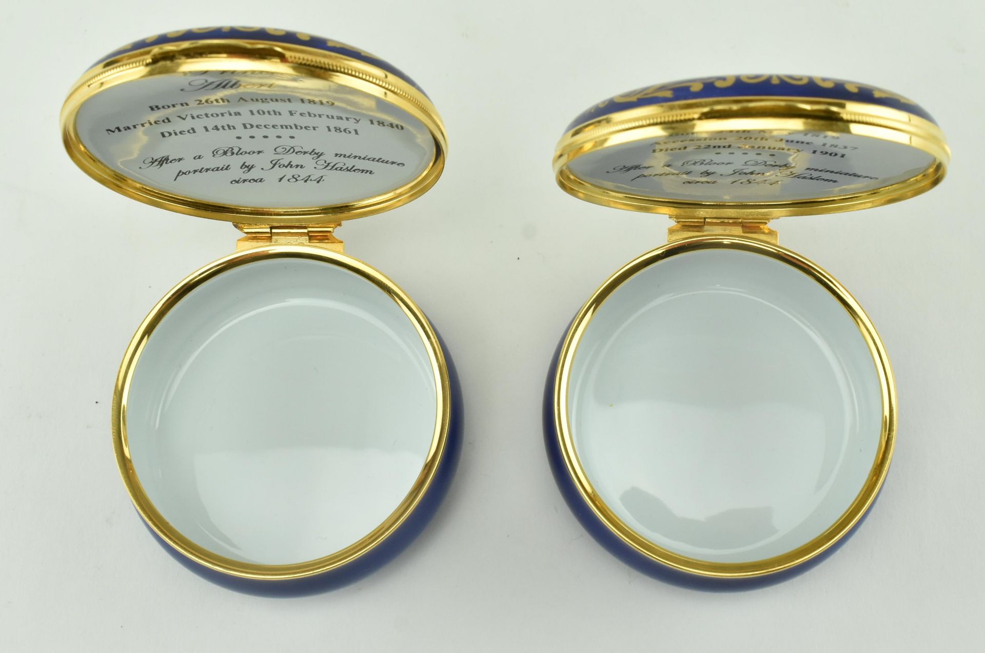 TWO ROYAL CROWN DERBY VICTORIA AND ALBERT ENAMEL BOXES - Image 6 of 8