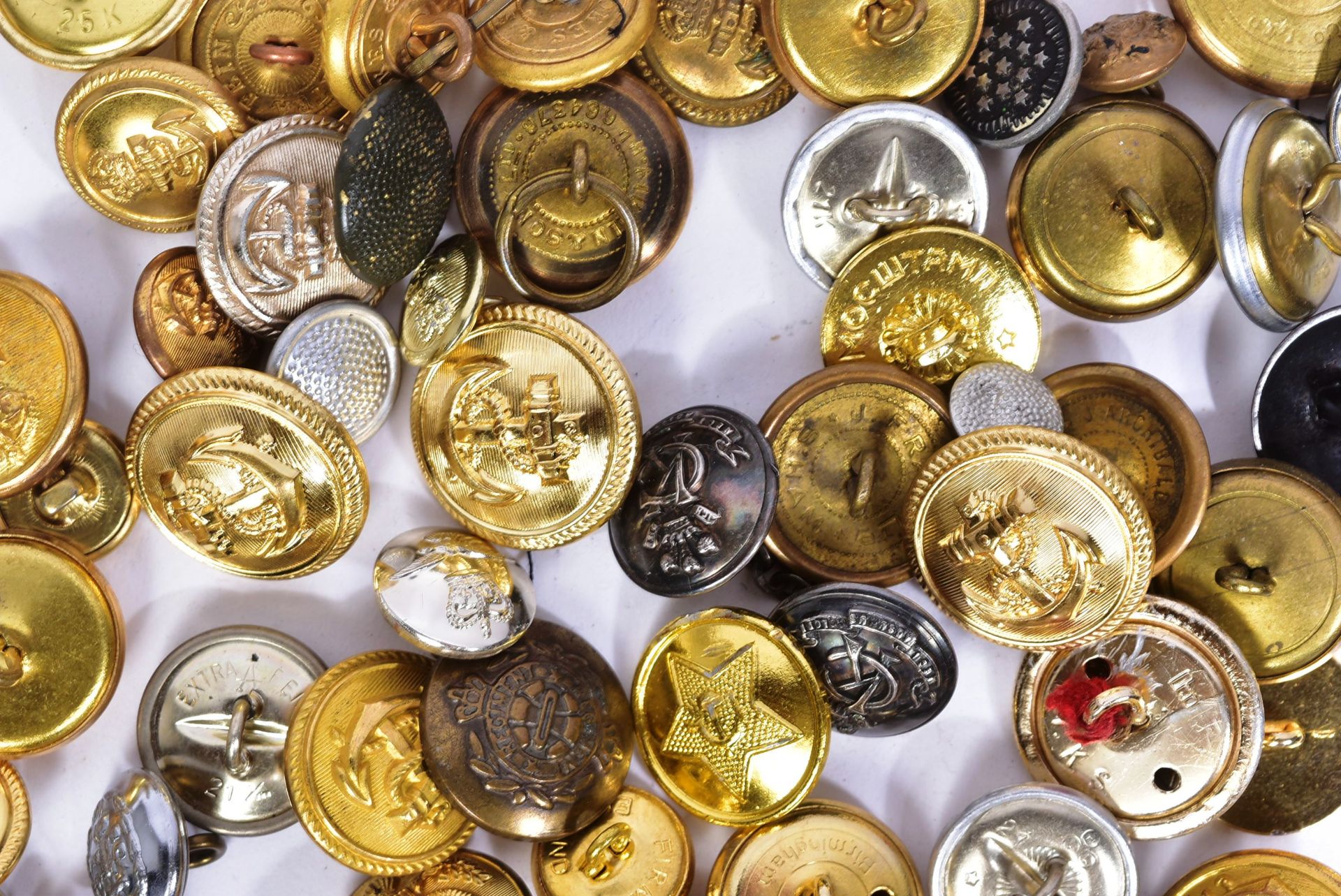 COLLECTION OF ASSORTED MILITARY UNIFORM BUTTONS - Image 3 of 6