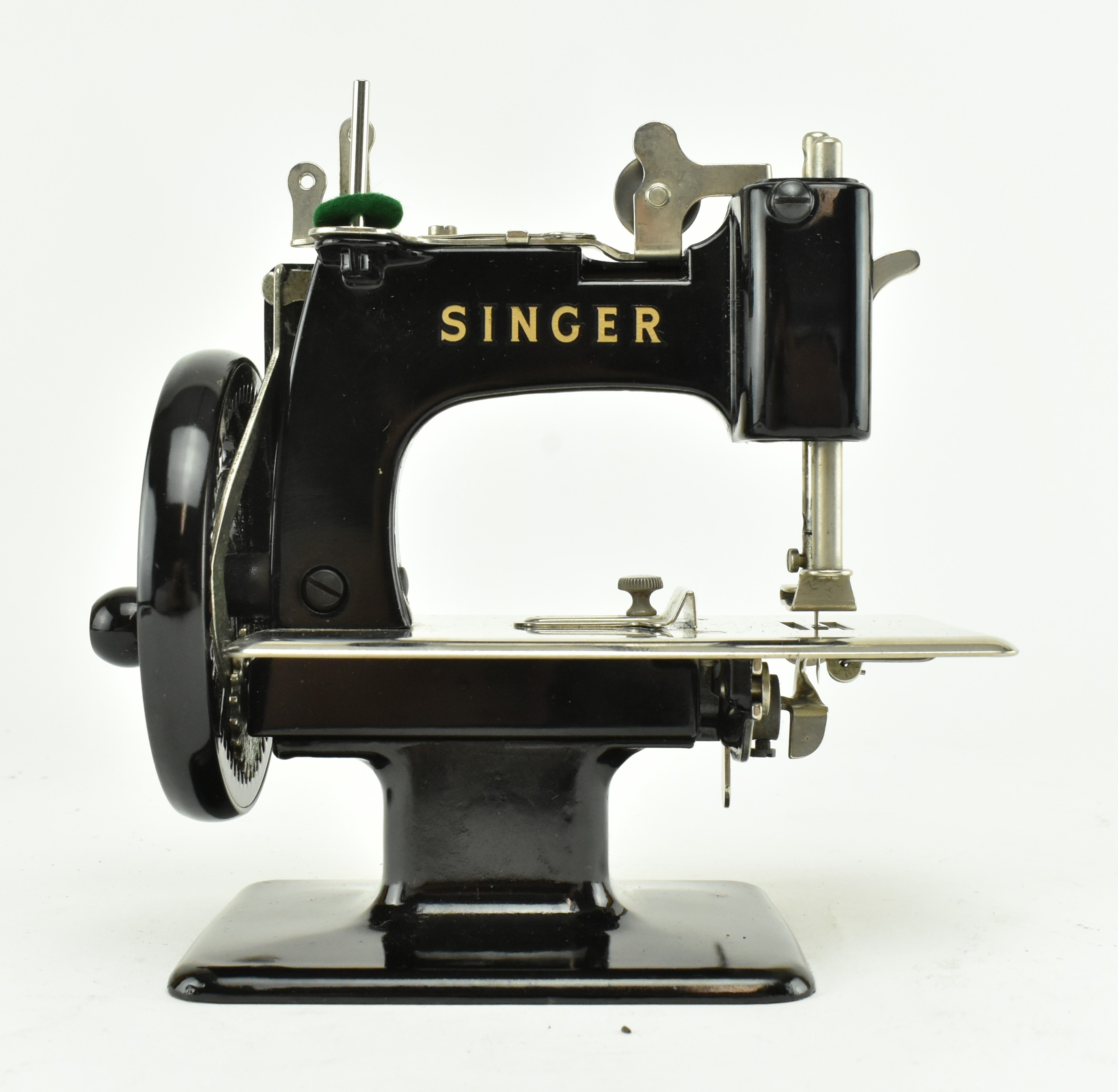 SINGER SEWHANDY CHILD'S SEWING MACHINE IN ORIGINAL BOX - Image 5 of 10