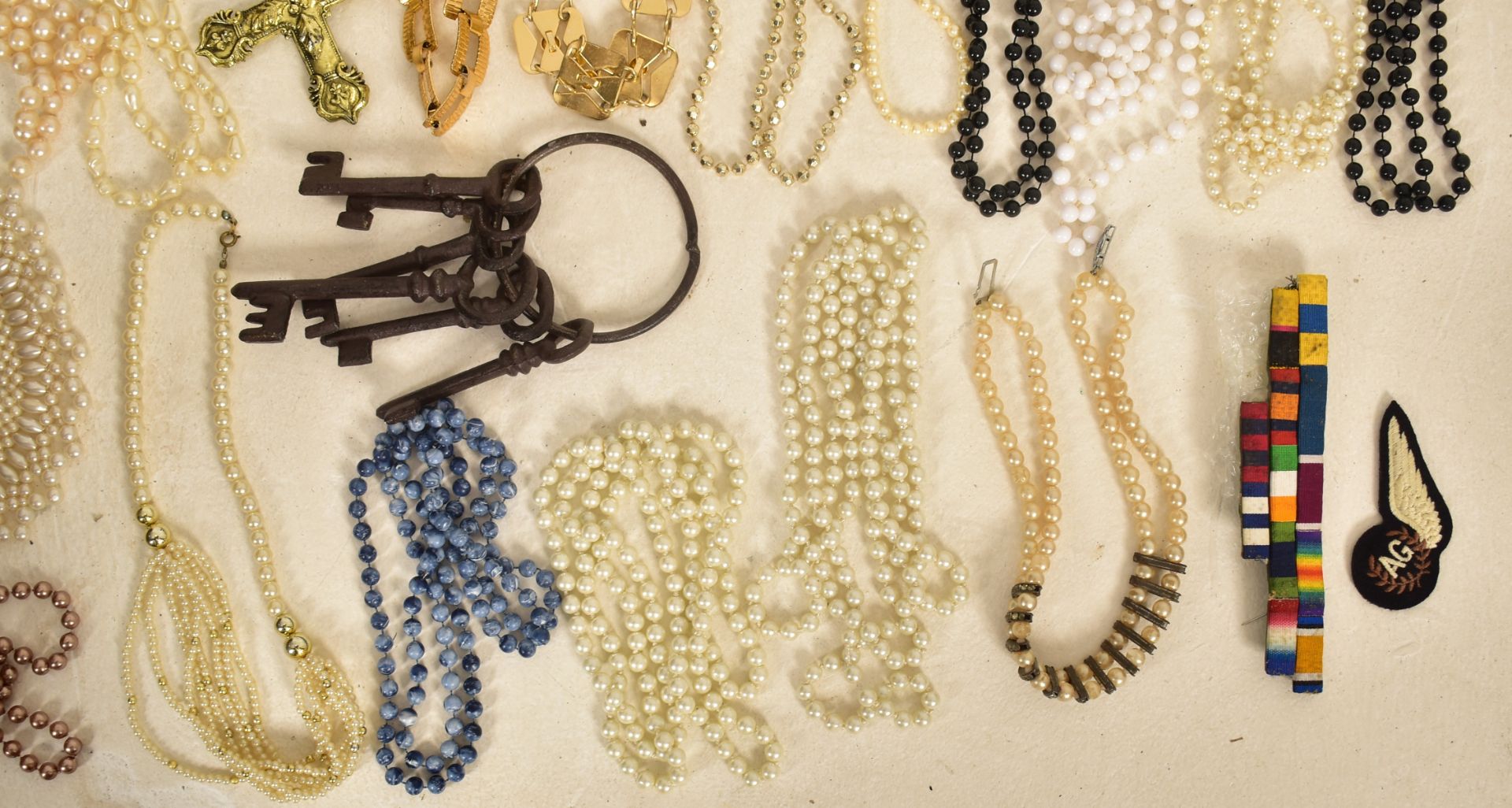 COLLECTION OF COSTUME THEATRE JEWELLERY ACCESSORIES - Image 4 of 7