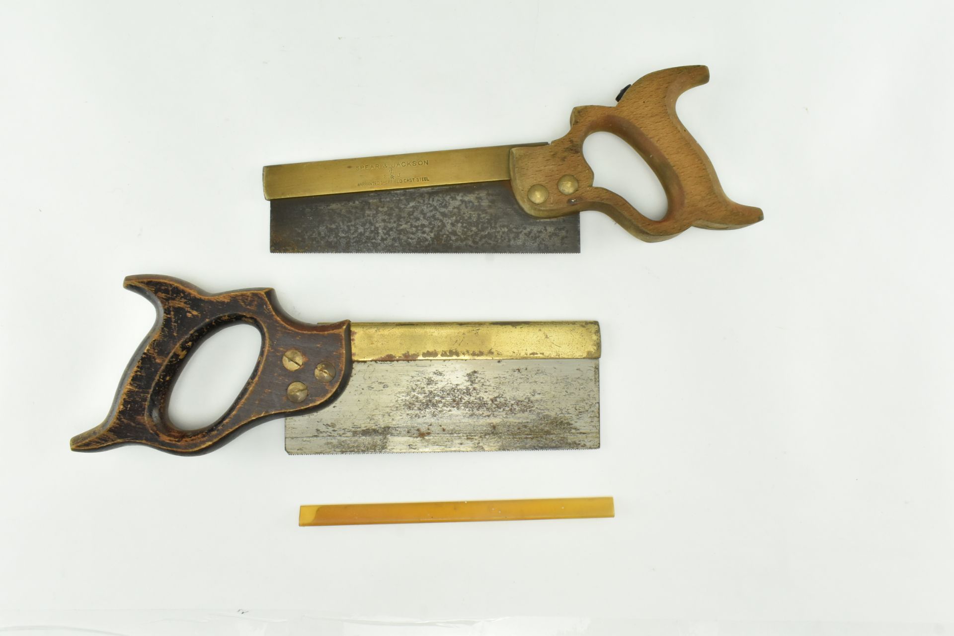 THREE VINTAGE WOODWORKING SAWS - Bild 4 aus 7