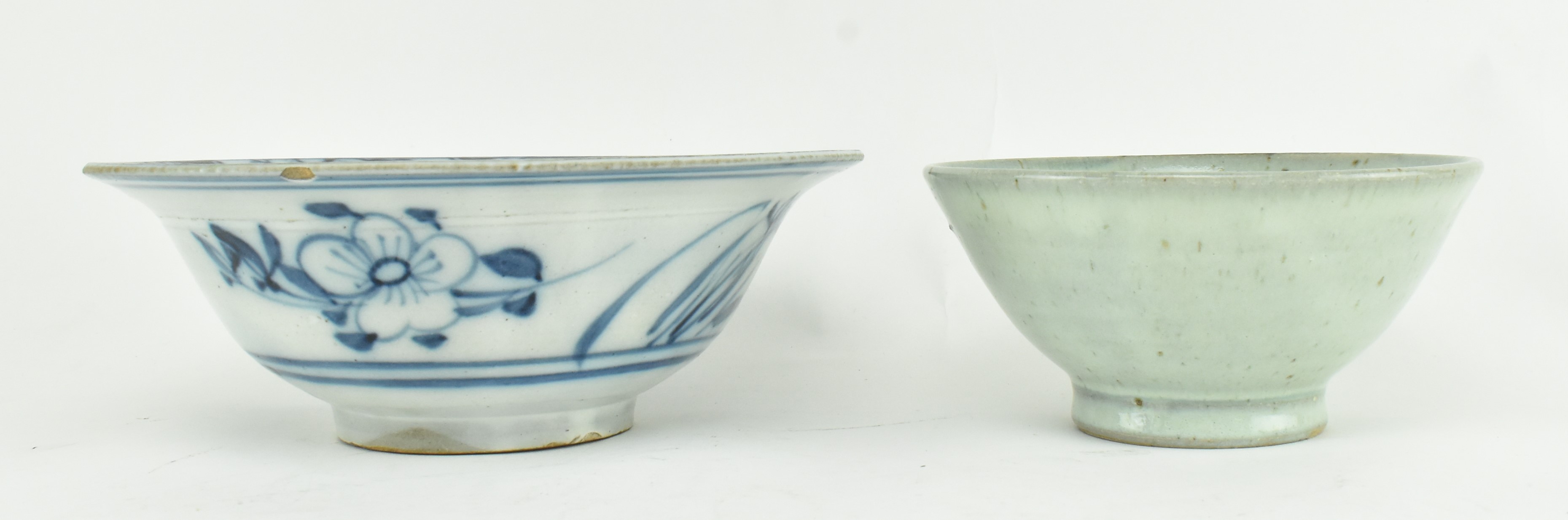 COLLECTION OF TWO CHINESE CERAMIC BOWLS AND A VASE - Image 6 of 9