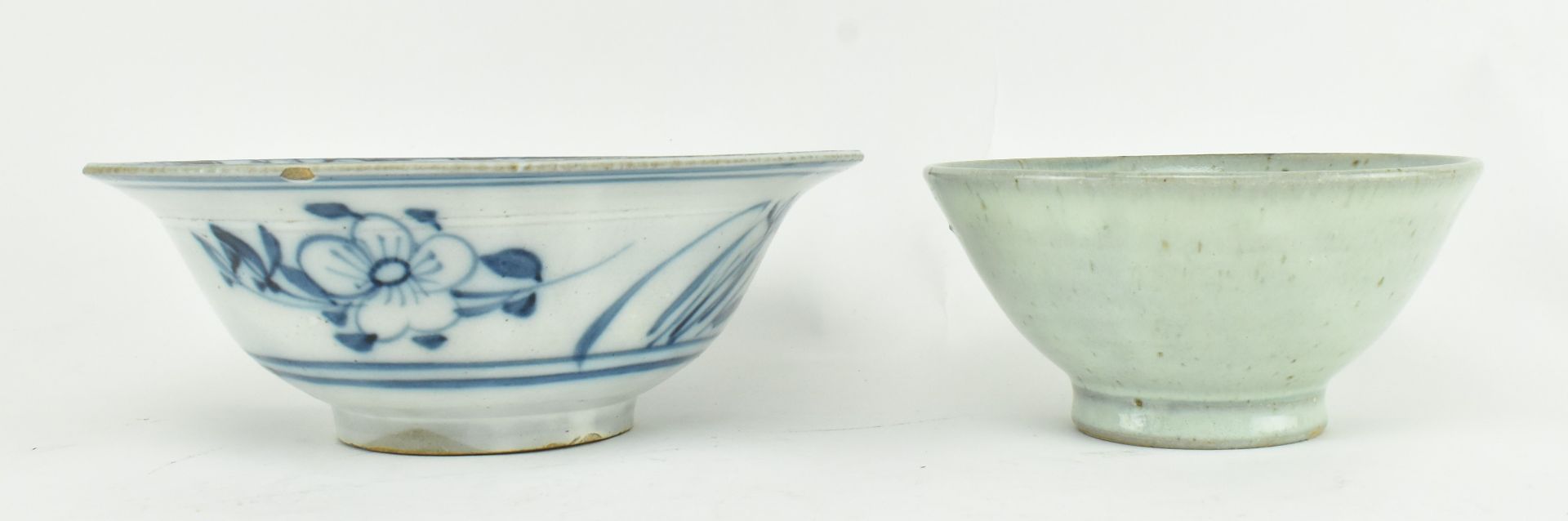 COLLECTION OF TWO CHINESE CERAMIC BOWLS AND A VASE - Image 6 of 9