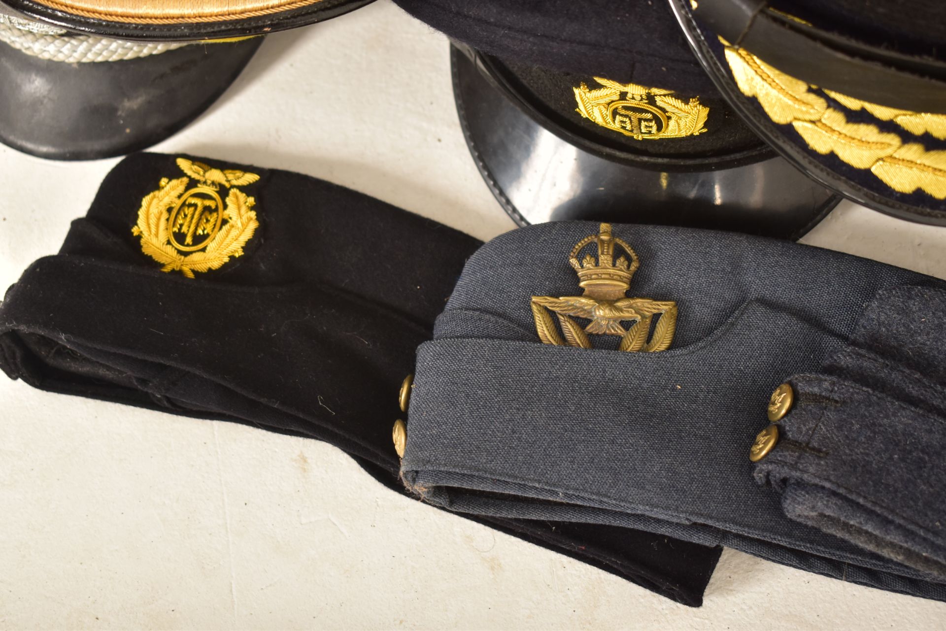 COLLECTION OF RE-ENACTMENT RAF / NAVY ARMY OFFICERS PEAK HATS - Image 4 of 5