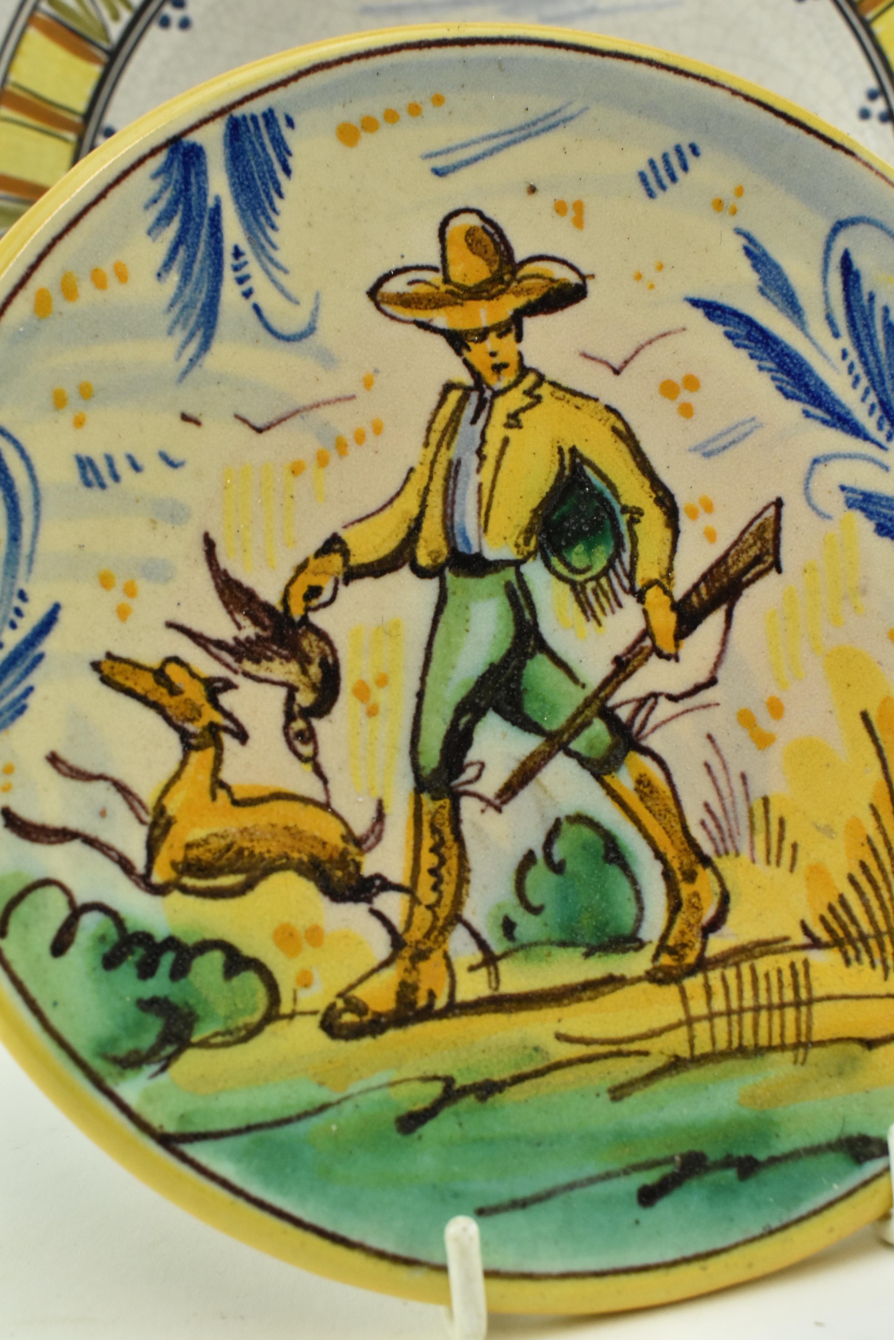 COLLECTION OF FOUR VINTAGE MAJOLICA STYLE TIN GLAZED PLATES - Image 2 of 8