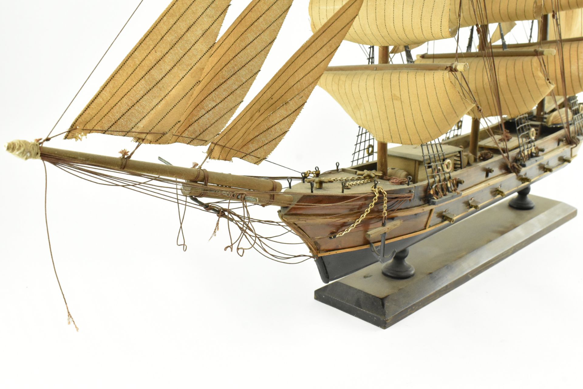 20TH CENTURY WOODEN MODEL SAILING SHIP, FRAGATA - Bild 6 aus 6