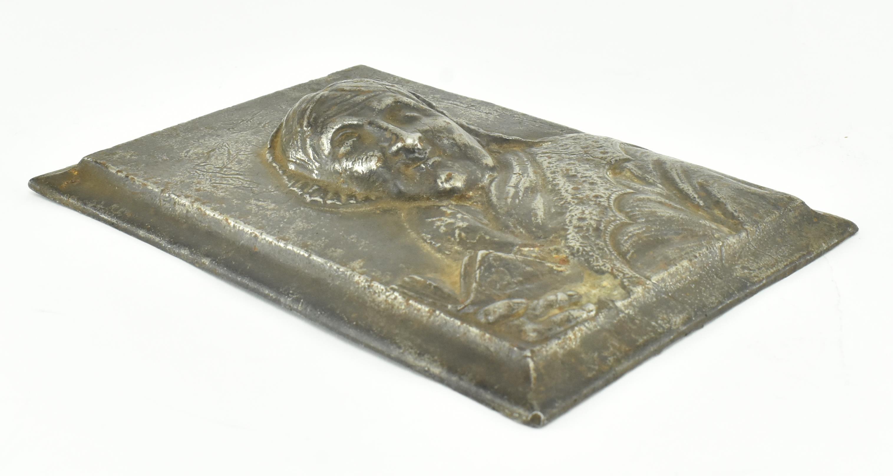 19TH CENTURY BRONZE PLAQUE OF A LADY HOLDING A BOOK - Image 3 of 4