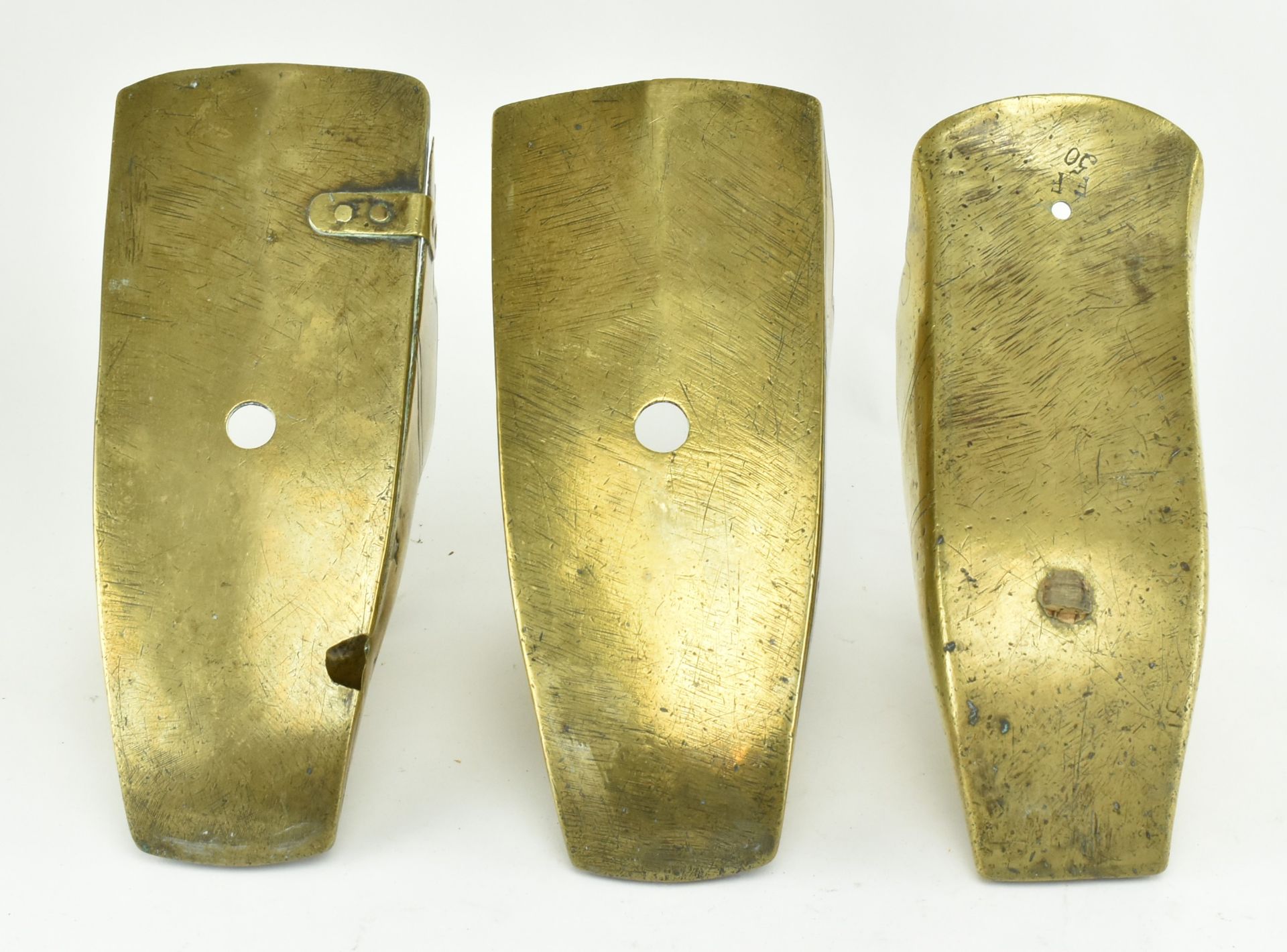 THREE 19TH CENTURY SOUTH AMERICAN BRASS STIRRUPS - Bild 5 aus 5