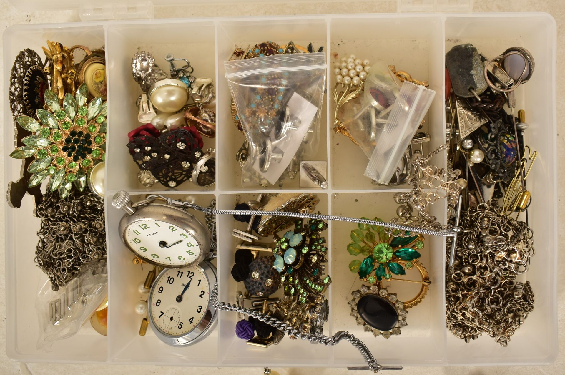 COLLECTION OF COSTUME THEATRE JEWELLERY ACCESSORIES - Image 7 of 7