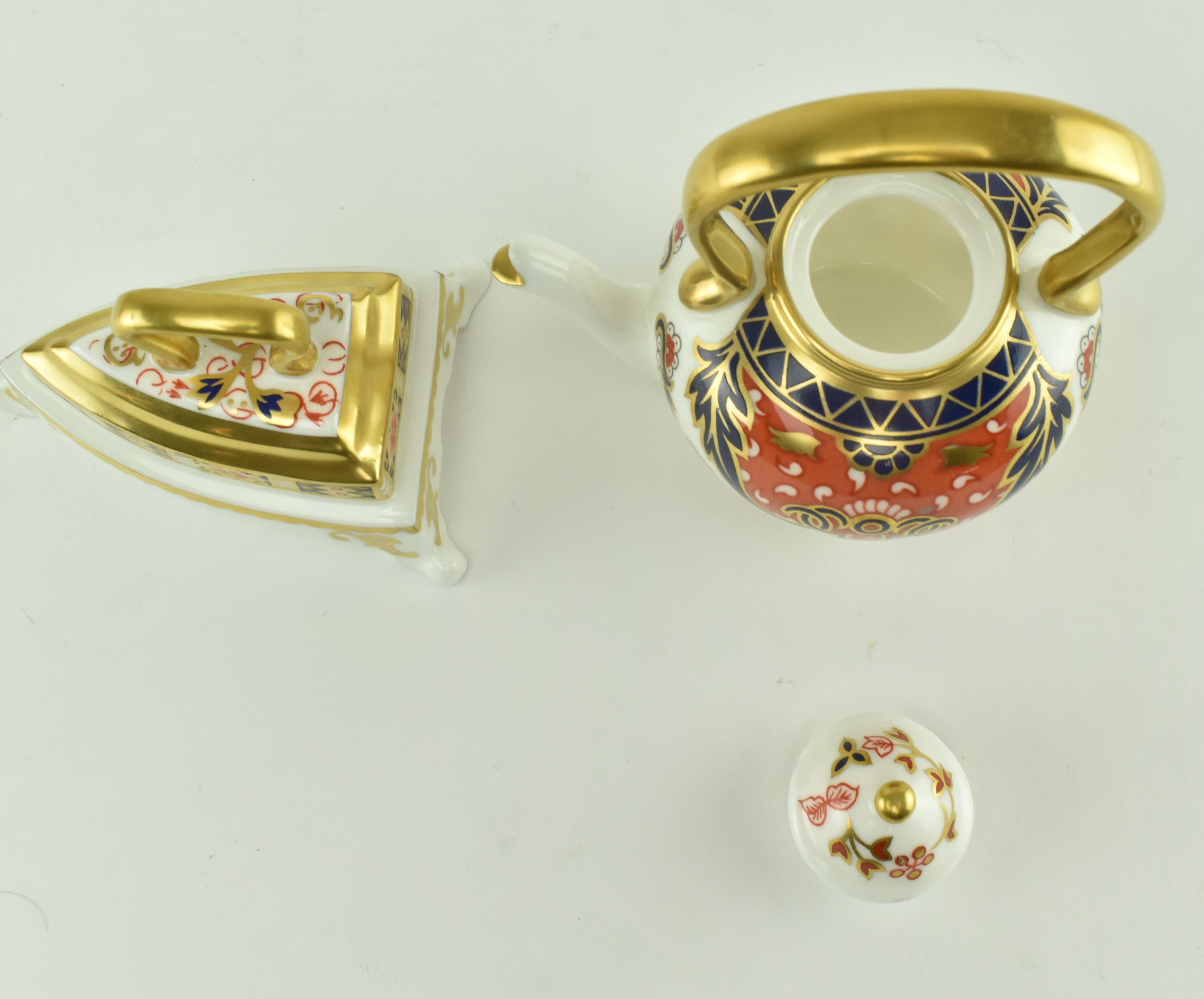 COLLECTION OF FIVE ROYAL CROWN DERBY BONE CHINA PIECES - Image 6 of 10