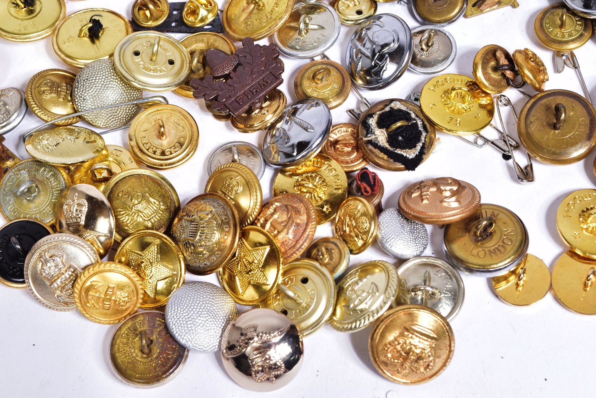 COLLECTION OF ASSORTED MILITARY UNIFORM BUTTONS - Image 2 of 6