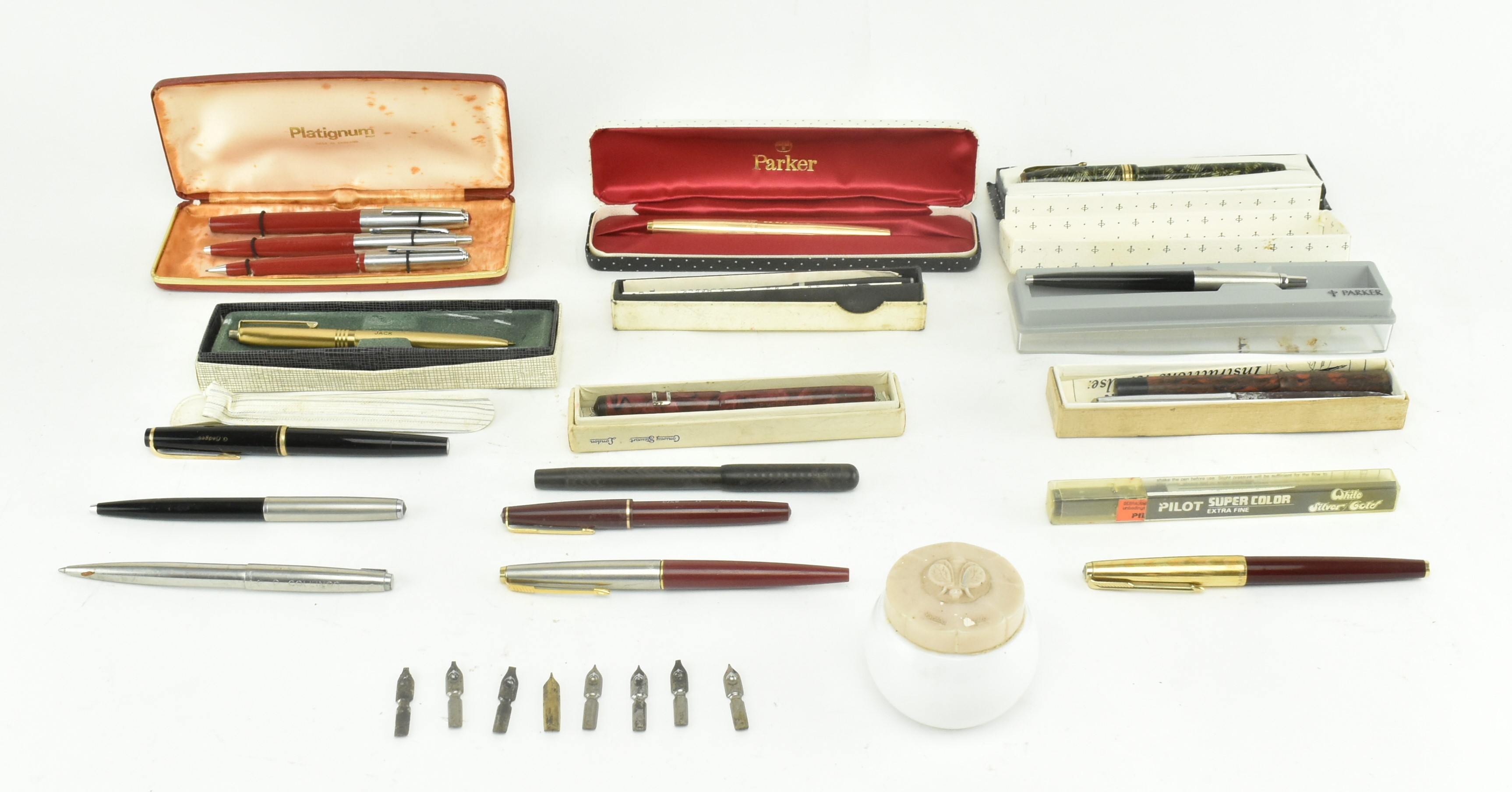 COLLECTION OF VINTAGE PENS INCL. PARKER, ESTERBROOK & OTHERS